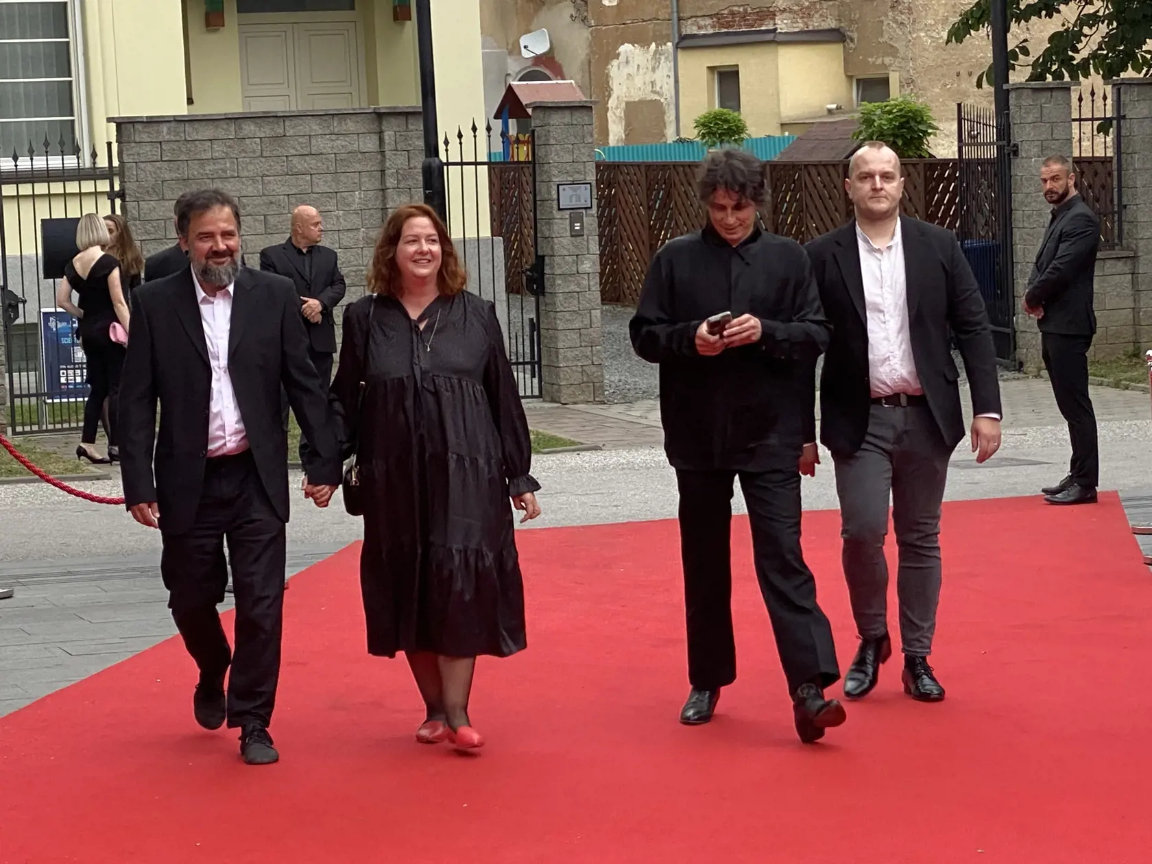 Príchod hostí na záverečný ceremoniál 30. ročníka medzinárodného festivalu Art Film Košice, na ktorom odovzdali ceny držiteľom honorárnych ocenení - Sergejovi Loznicovi, Antónii Liškovej a Marošovi Kramárovi a vyhlásili víťazov jednotlivých súťaží.