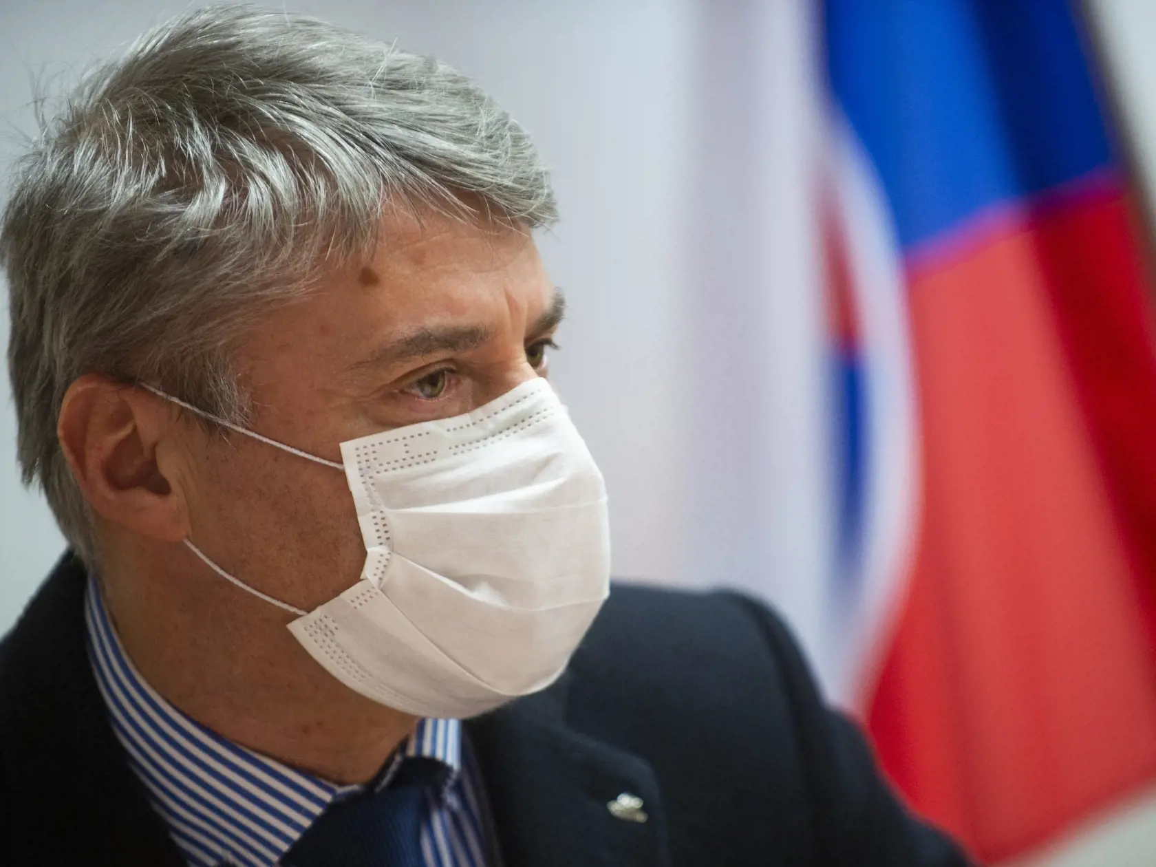 Úrad verejného zdravotníctva odporúča všetky typy ochrany tváre, zdôrazňuje ale ich správne používanie