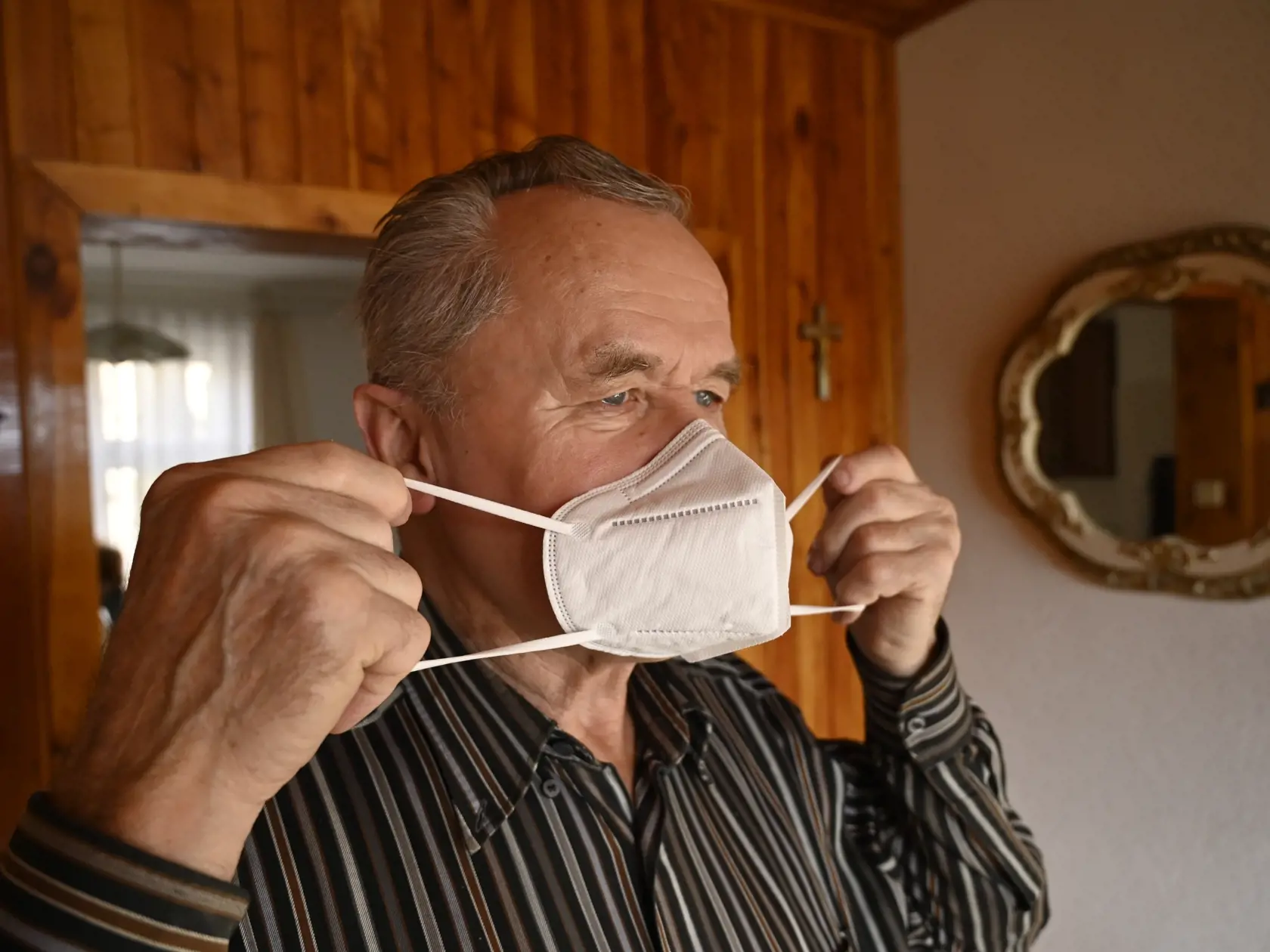 Úrad verejného zdravotníctva odporúča všetky typy ochrany tváre, zdôrazňuje ale ich správne používanie