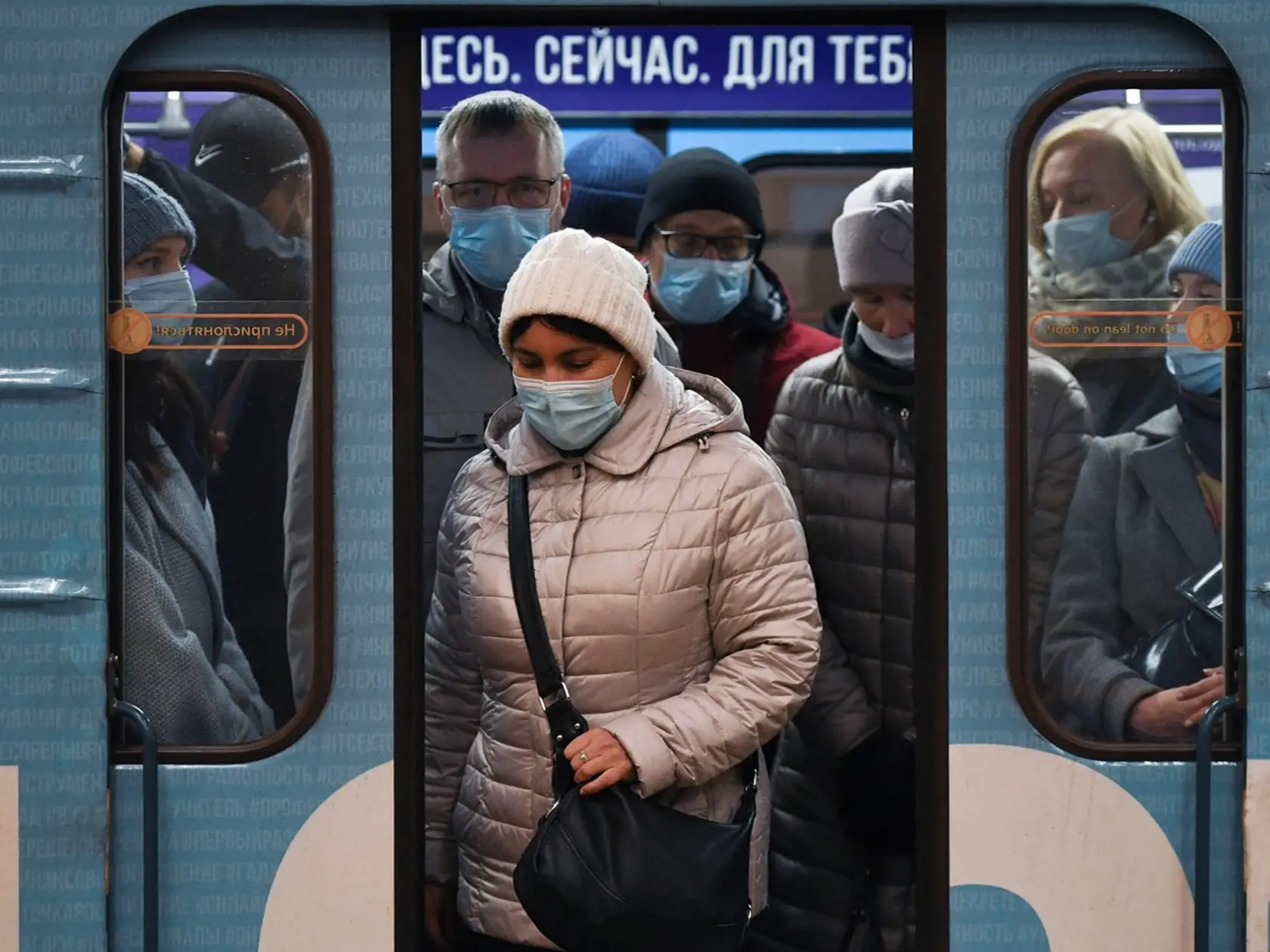 Pandémia koronavírusu naberá v Rusku na sile, krajina už štvrtý deň po sebe zaznamenala rekordný počet nakazených.