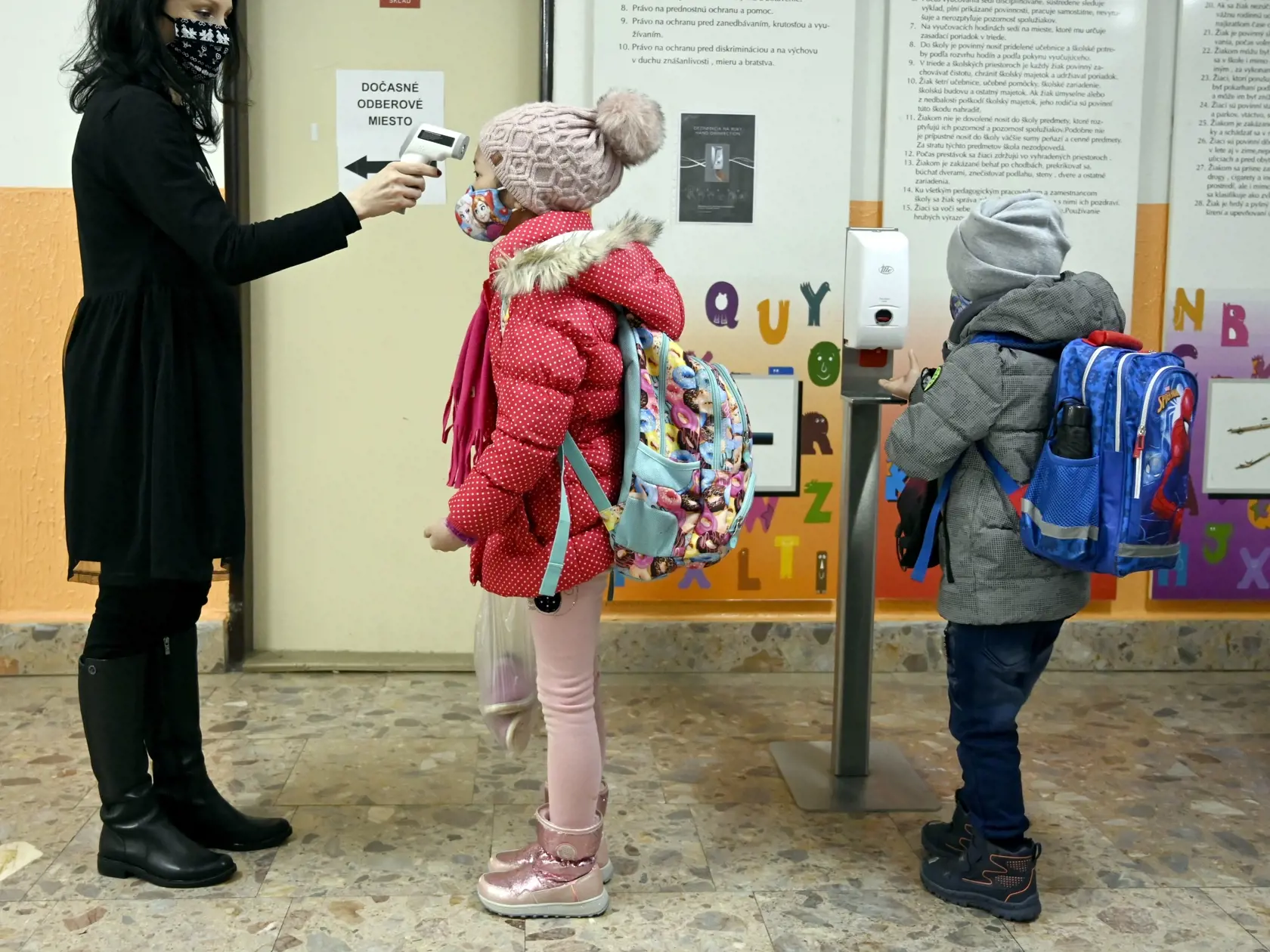V Prešove sa dnes po dlhej dobe začala prezenčná výučba na prvom stupni základných škôl.