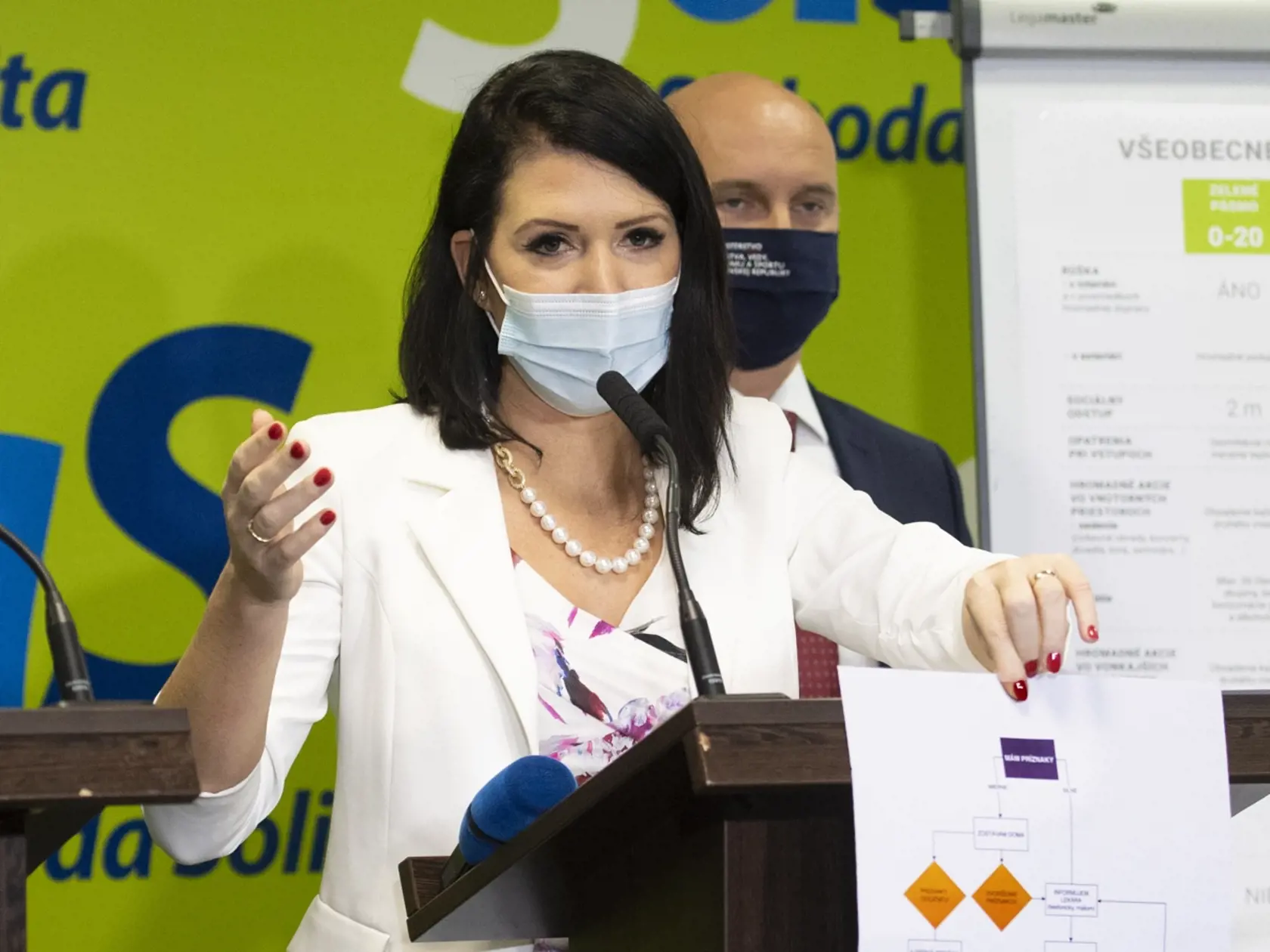 K Nicholsonovej sa pripojila aj predsedníčka Výboru NR SR pre zdravotníctvo Jana Bittó Cigániková.