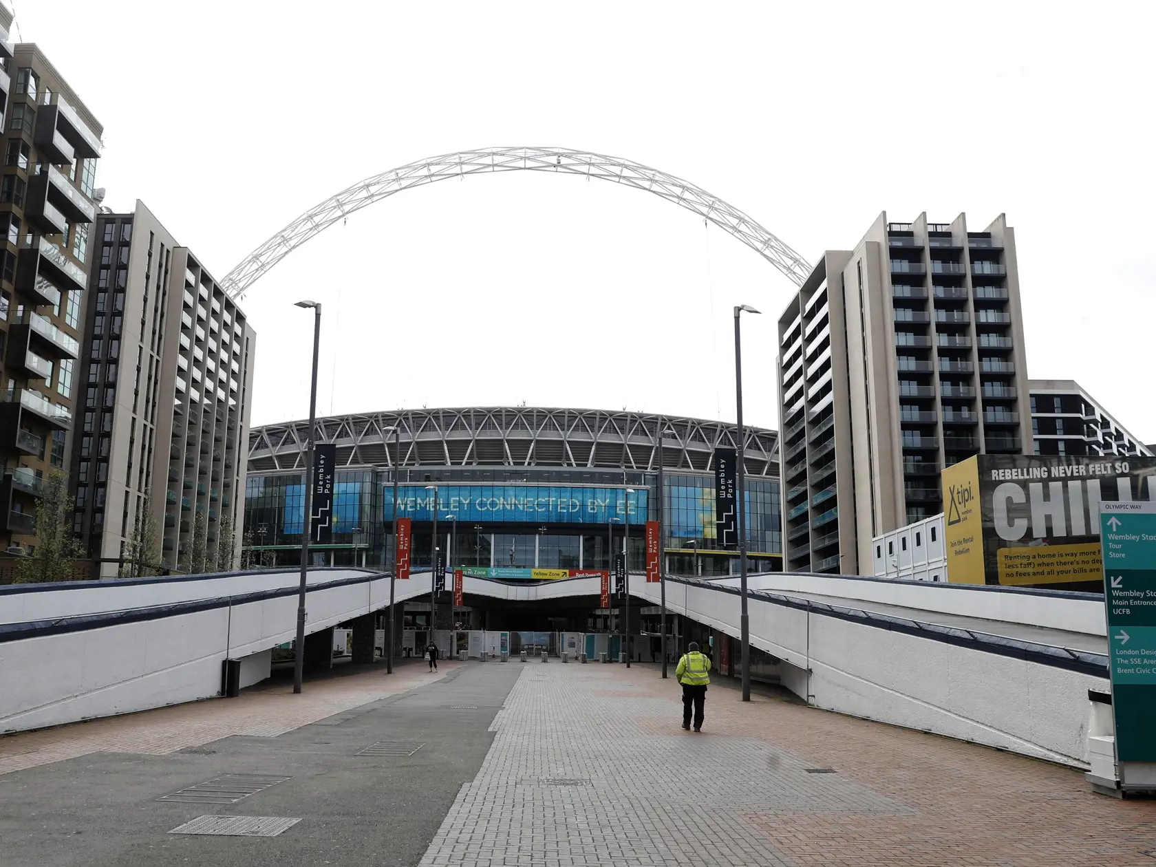 EBE 27 Londýn - Na snímke pohľad na futbalový štadión Wembley v Londýne 17. marca 2020. Európska futbalová únia (UEFA) odložila pre koronavírus majstrovstvá Európy, ktoré sa mali hrať od 12. júna do 12. júla v dvanástich mestách v dvanástich krajinách na kontinente. FOTO TASR/AP
A general view of Wembley Stadium in London, Tuesday, March 17, 2020. UEFA has formally proposed postponing the 2020 European Championship for one year because of the coronavirus outbreak. The Norwegian soccer associatio