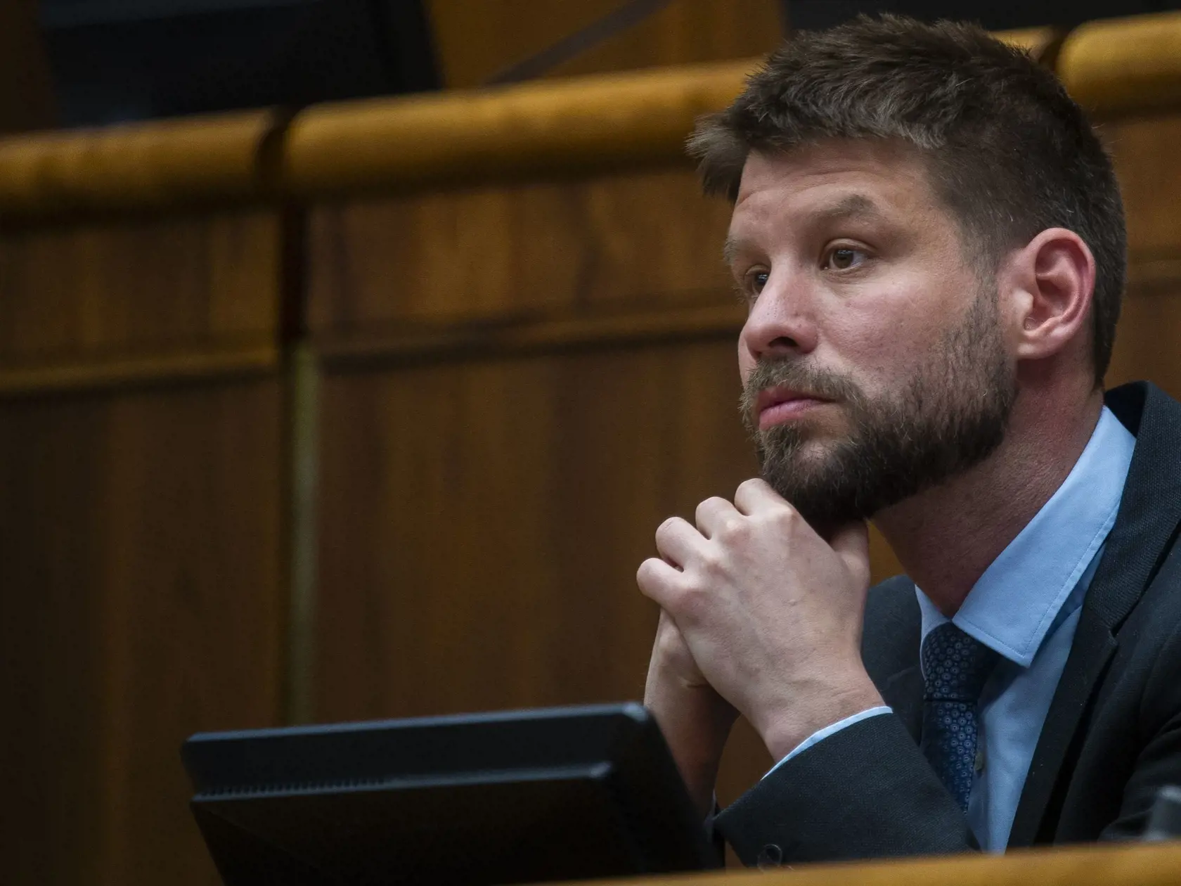 Podľa Šutaja Eštoka by sa predseda najsilnejšej opozičnej strany mal jednoznačne vzdať postu podpredsedu Národnej rady.