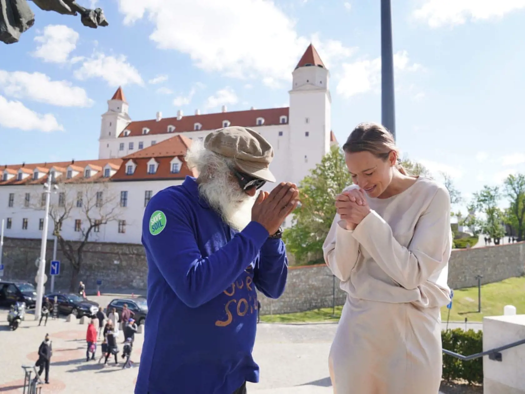 Romana tabák s duchovným Sadhgurum v Bratislave