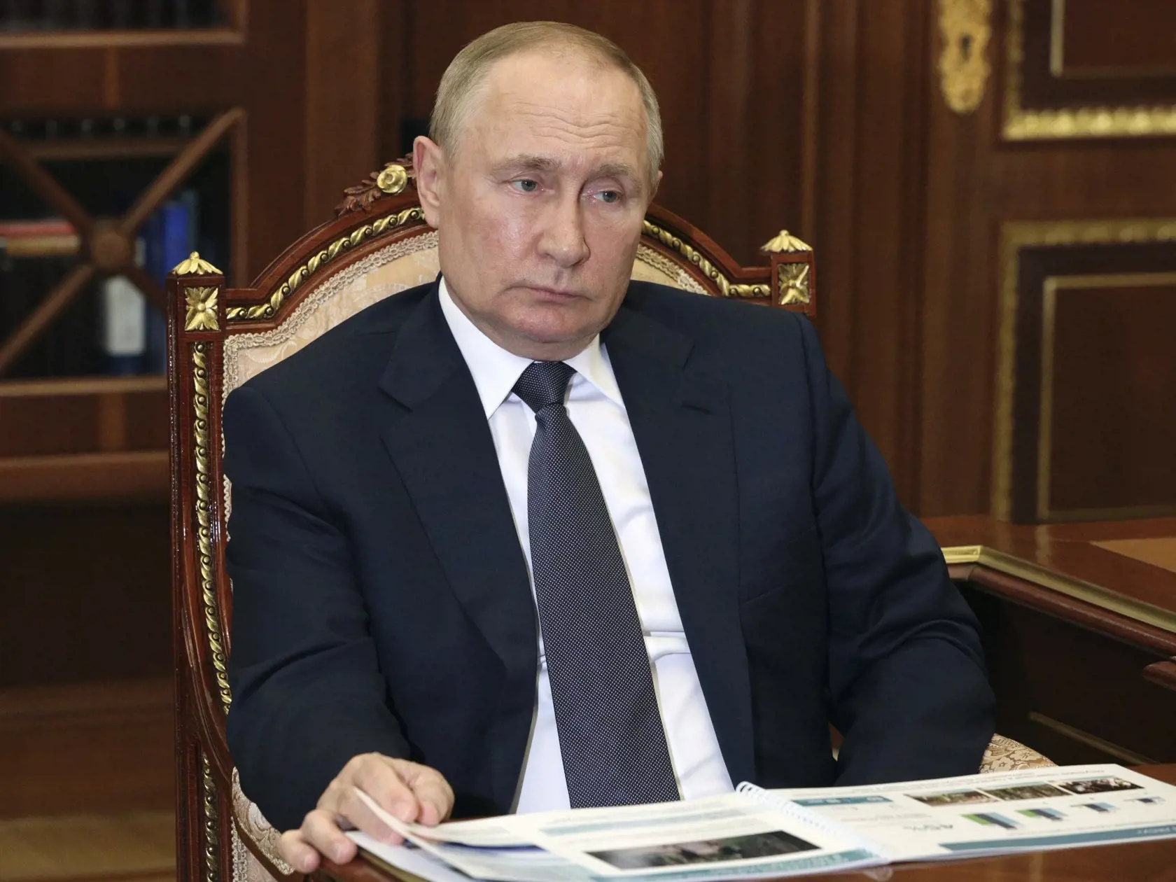 EBE 32 Moskva - Na snímke ruský prezident Vladimir Putin počas stretnutia s gubernátorom Moskovskej oblasti Andrejom Vorobjovom v Kremli v Moskve v Rusku v pondelok 11. júla 2022. FOTO TASR/AP


Russian President Vladimir Putin attends a meeting with Moscow Region Governor Andrei Vorobyov at the Kremlin in Moscow, Russia, Monday, July 11, 2022. (Mikhail Klimentyev, Sputnik, Kremlin Pool Photo via AP)