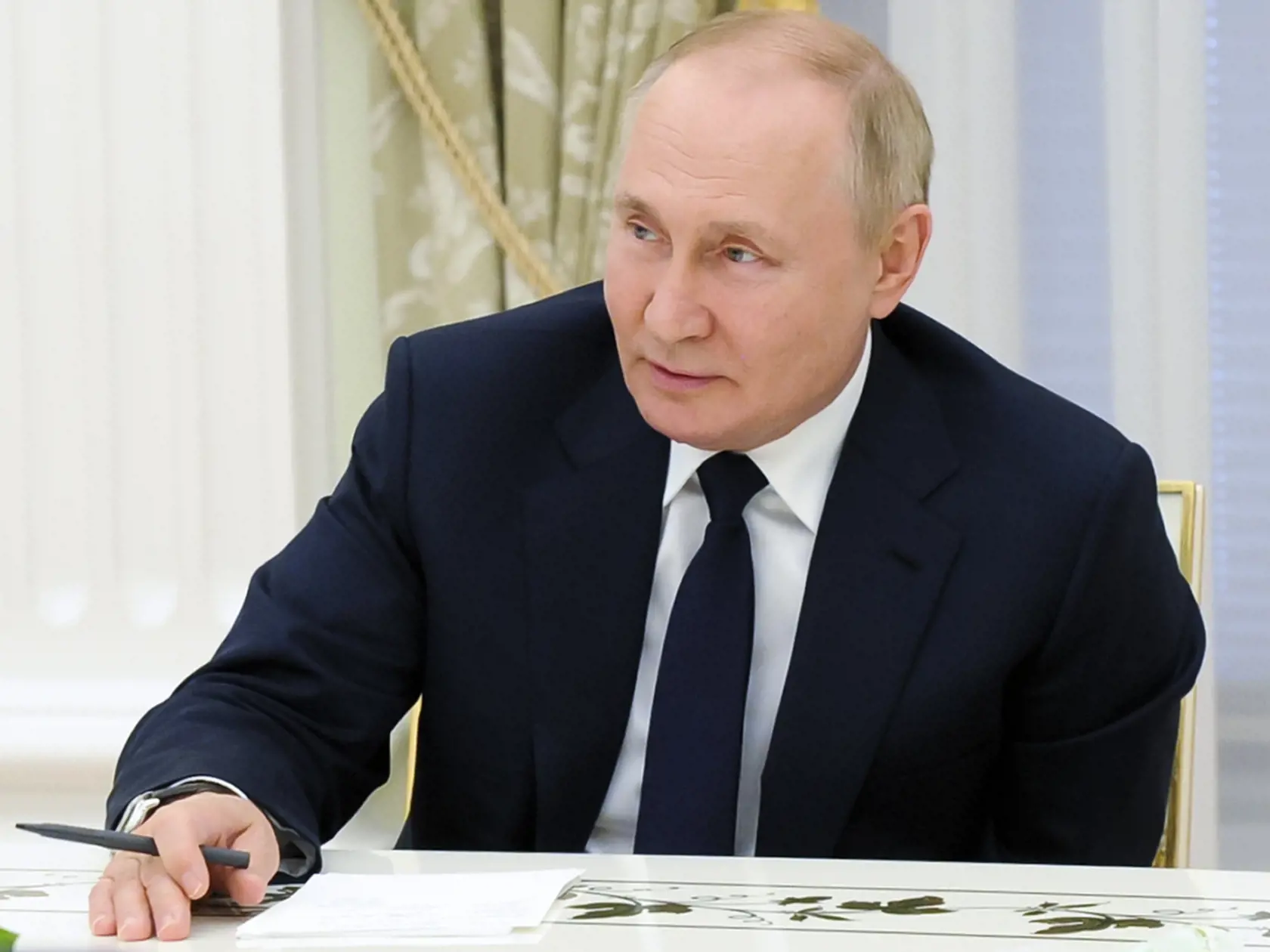 JB 43 Moskva - Ruský prezident Vladimir Putin rozpráva k víťazom Lídrov ruskej súťaže, vlajkovej lode projektu Ruska - Krajiny príležitostí prezidentskej platformy v Kremli v Moskve 7. júla 2022. FOTO TASR/AP

Russian President Vladimir Putin speaks to winners of the Leaders of Russia Competition, the flagship project of the Russia - Land of Opportunity presidential platform in the Kremlin in Moscow, Russia, Thursday, July 7, 2022. (Mikhail Klimentyev, Sputnik, Kremlin Pool Photo via AP)