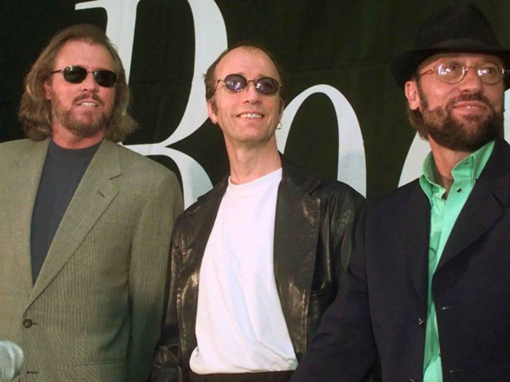 Robin Gibb založil formáciu Bee Gees so svojimi bratmi Barrym a Mauriceom.