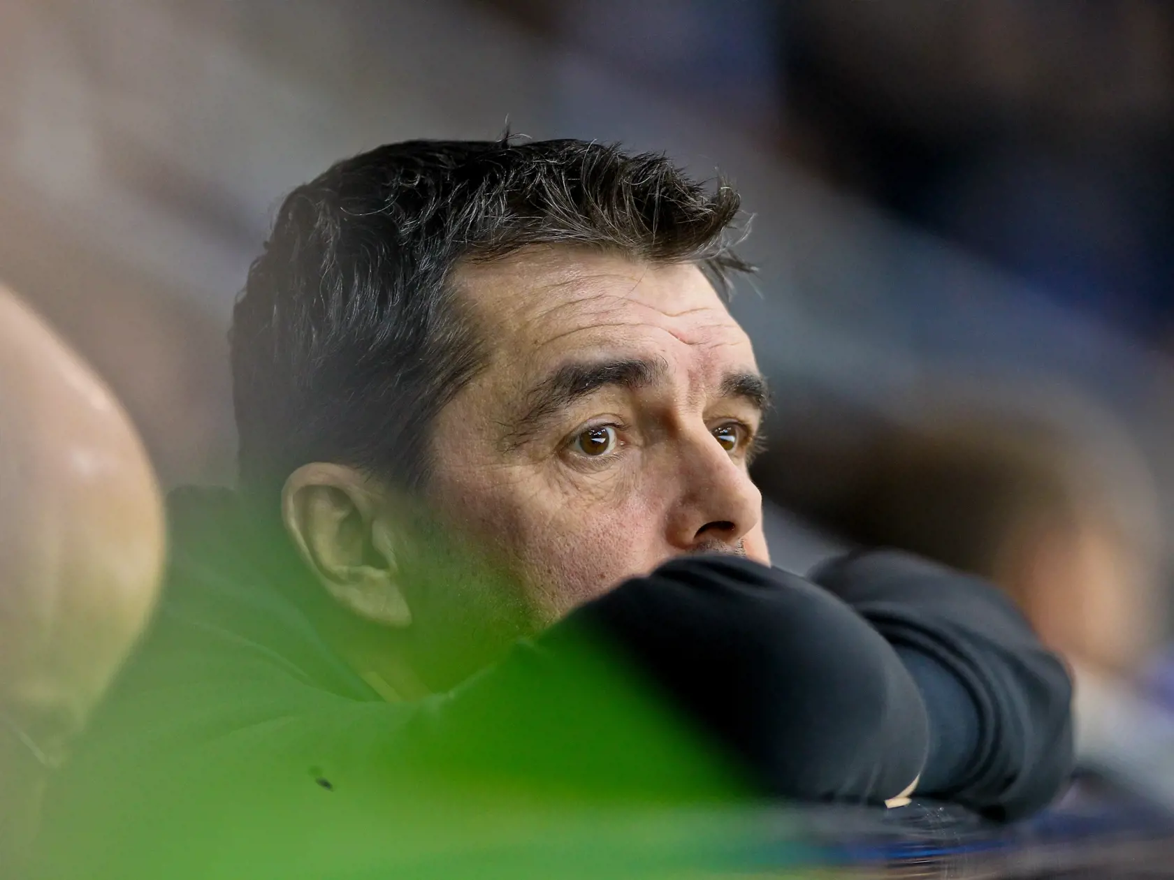 Na snimke herec Peter Kocis pocas zapasu Kontinentalnej hokejovej ligy medzi HC Slovan Bratislava a Dinamom Riga.