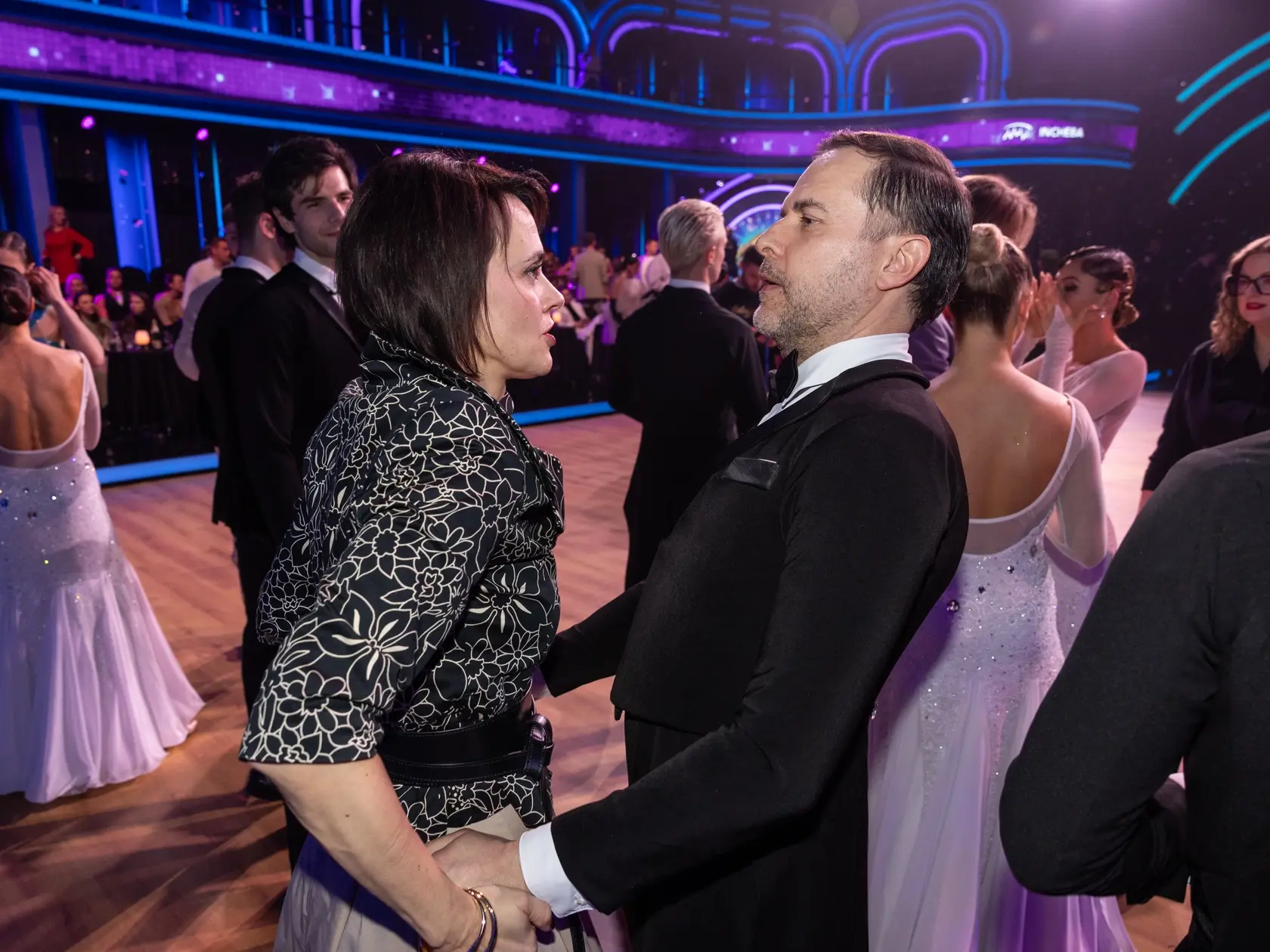 Juraj Kemka a Natália Glosíková vypadli v šiestom kole Let's dance 2025. Na snímke Juraj Kemka s manželkou Adriánou