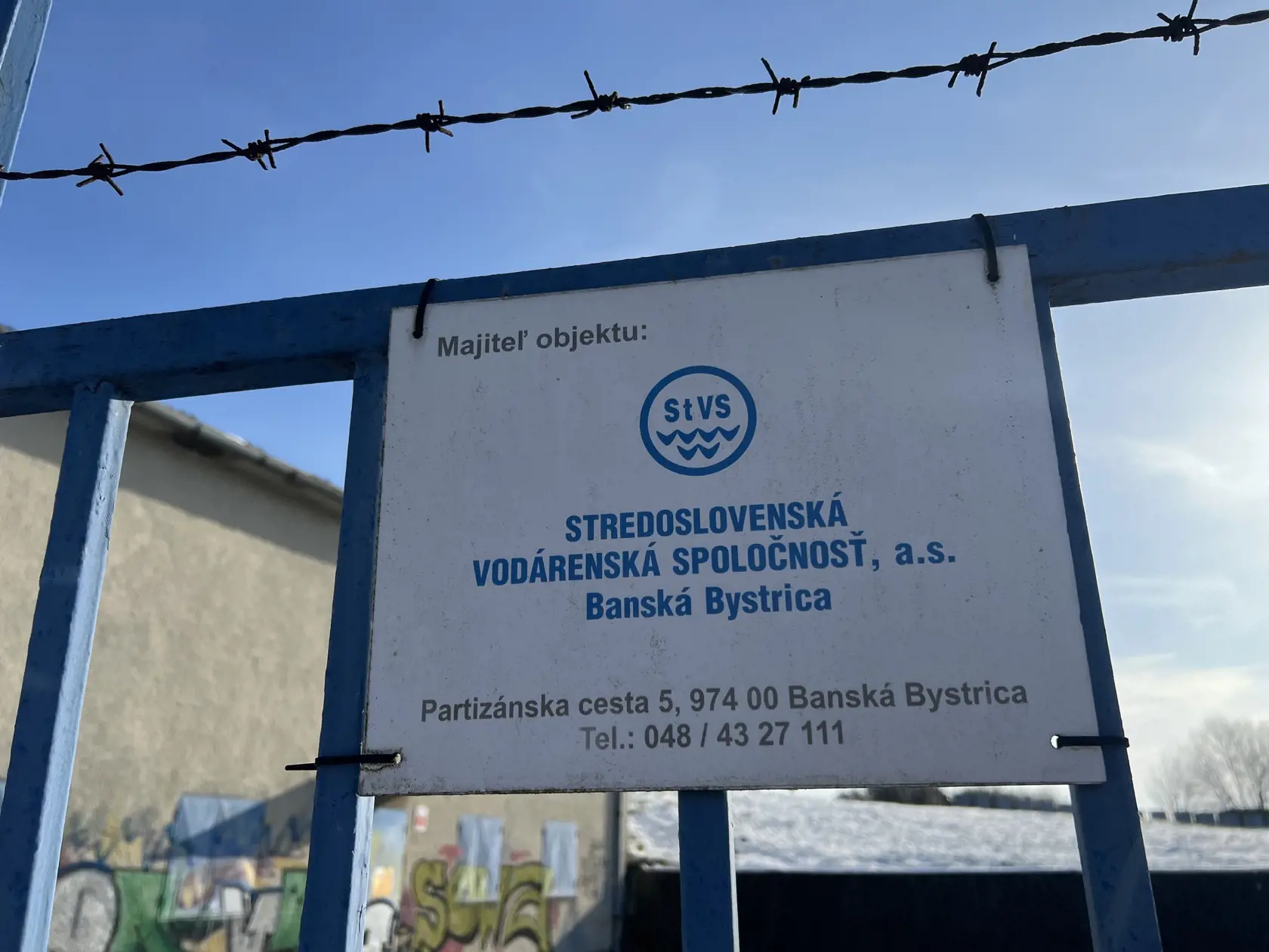 Budova, odkiaľ chlapci spadli.
