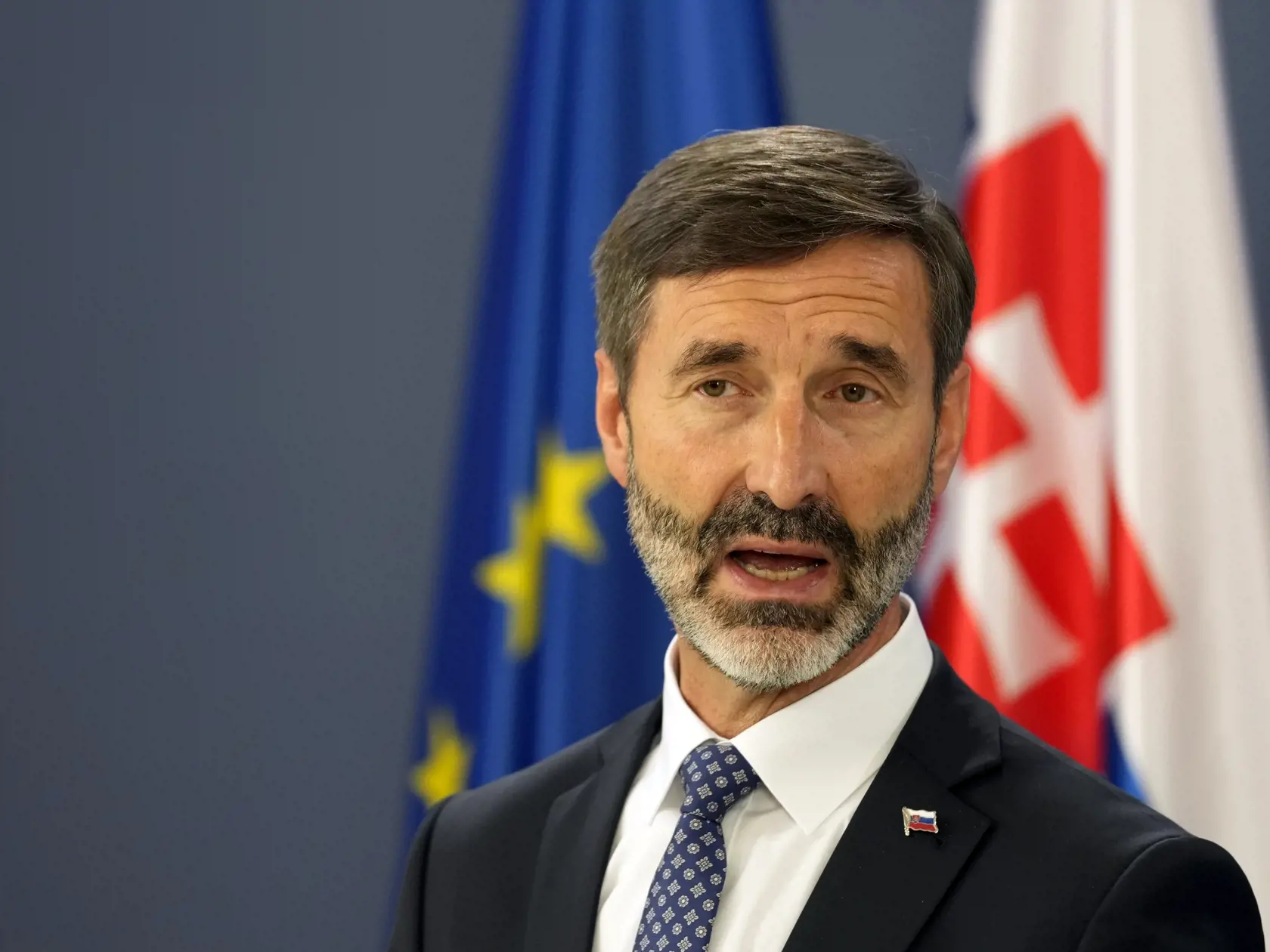 KK6 Belehrad - Minister zahraničných vecí a európskych záležitostí SR Juraj Blanár hovorí počas tlačovej konferencie po rozhovoroch so srbským rezortným kolegom Markom Djuričom v Belehrade 18. októbra 2024. FOTO TASR/AP
Slovakia's Foreign and European Minister Juraj Blanar speaks during joint statements after talks with his Serbian counterpart Marko Djuric in Belgrade, Serbia, Friday, Oct. 18, 2024. (AP Photo/Darko Vojinovic)