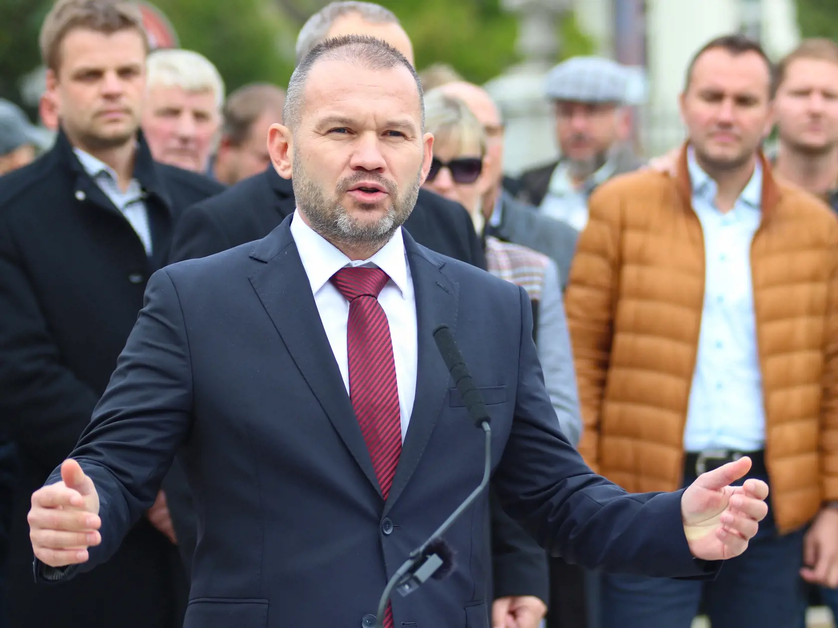 Starosta obce Dvory nad Žitavou Branislav Becík 