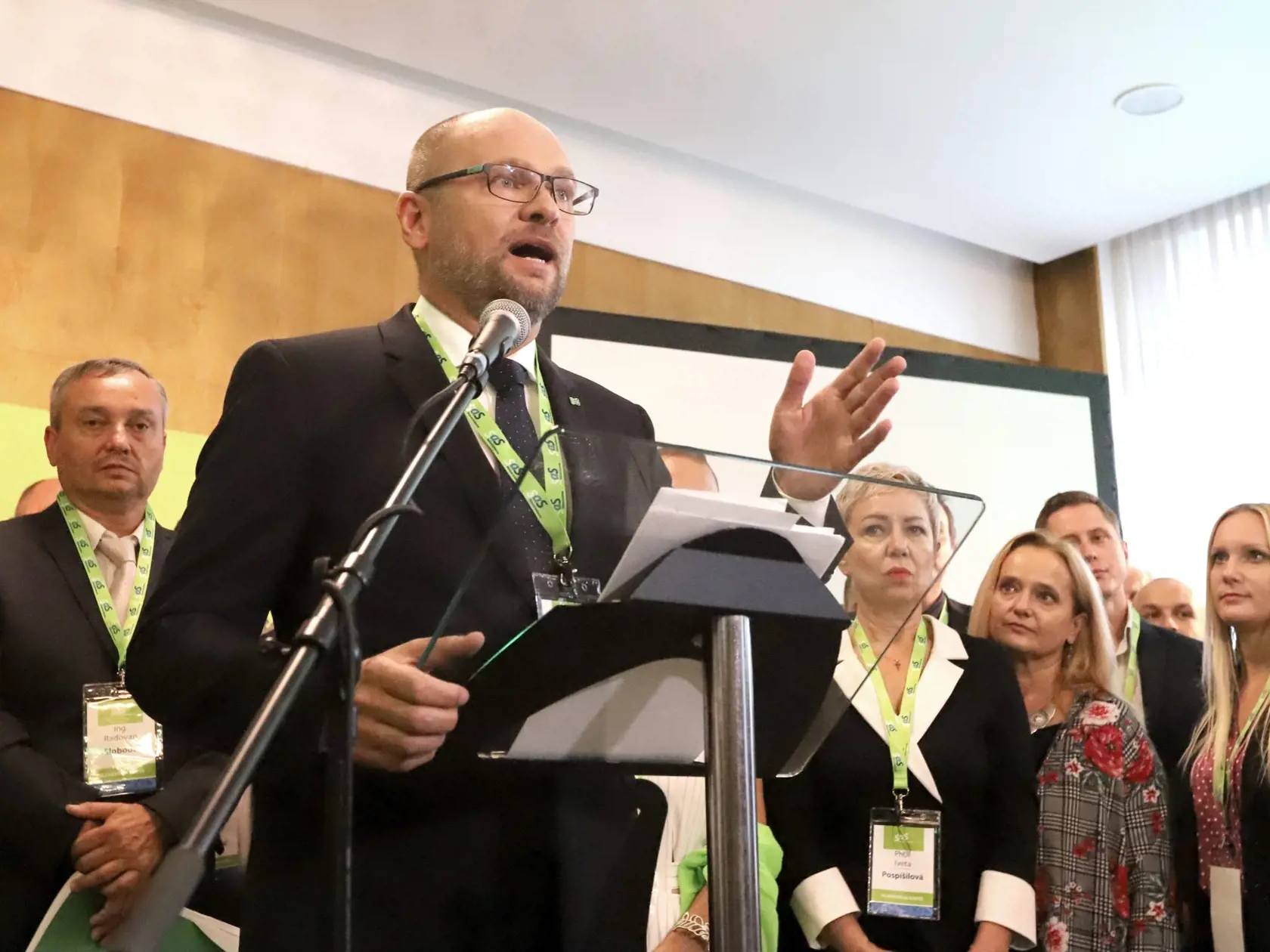 Kongres SaS: Richard Sulík sa dal potvrdiť na poste predsedu. Dúfa, že vo voľbách urobia dobrý výsledok.