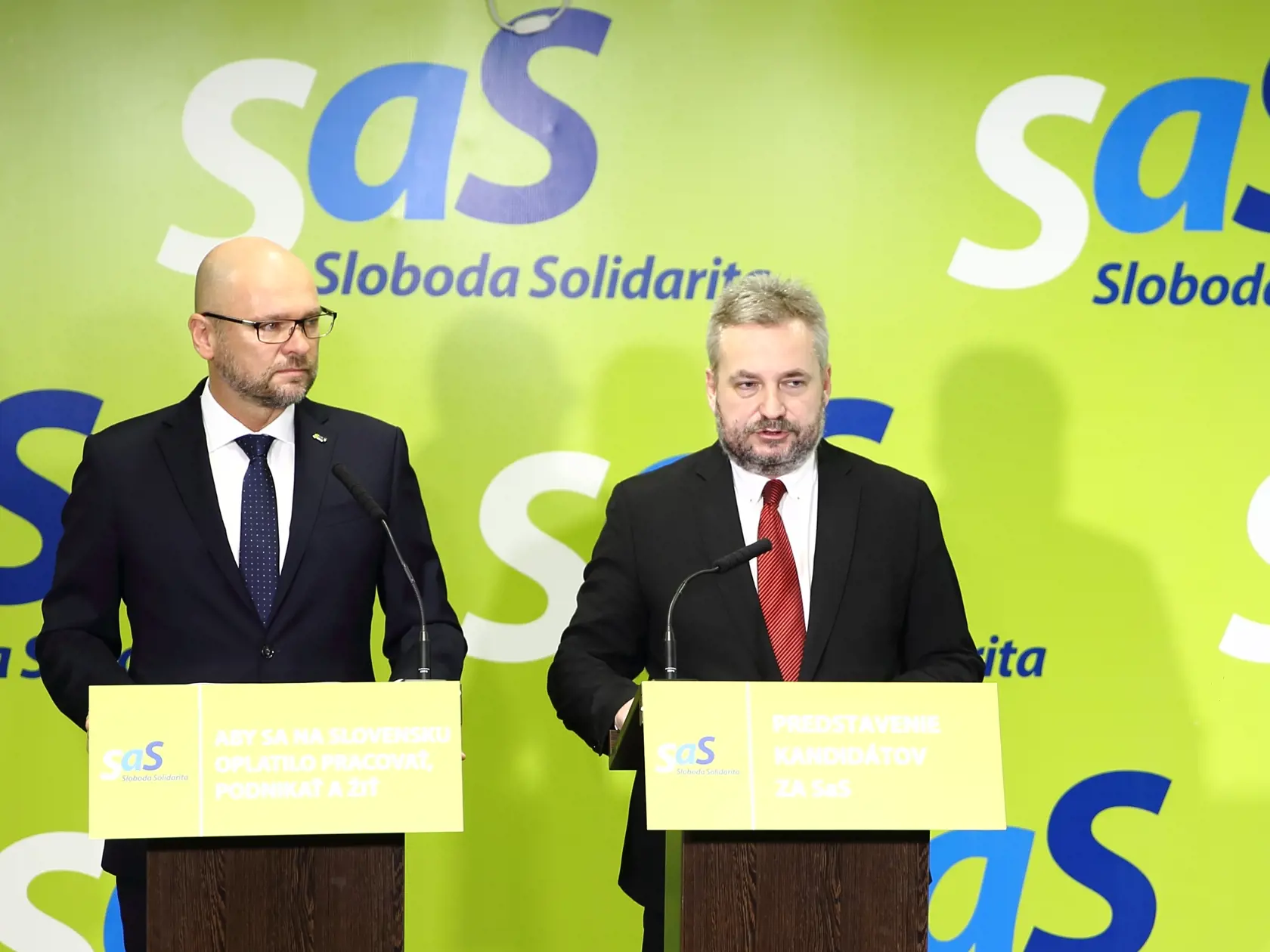 Na snímke je Richard Sulík predseda strany a Ondrej Dostál na tlačovej konferencii v Bratislave.