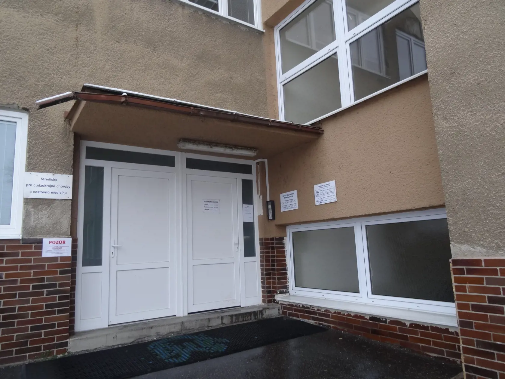 Ženu, ktorá pricestovala z Číny hospitalizovali v UNLP v Košiciach. Dnes už je v domácom liečení.
