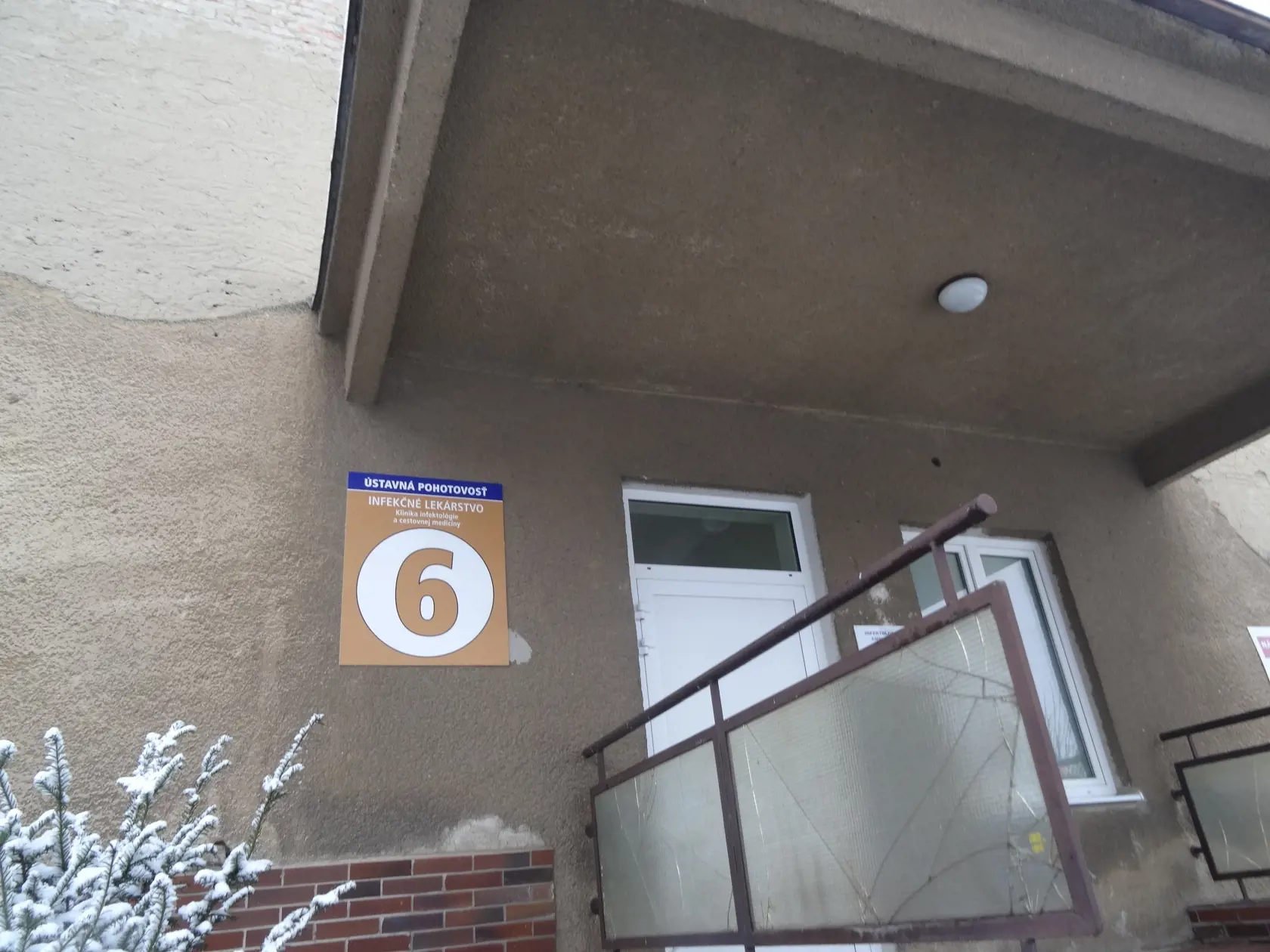 Ženu, ktorá pricestovala z Číny hospitalizovali v UNLP v Košiciach. Dnes už je v domácom liečení.