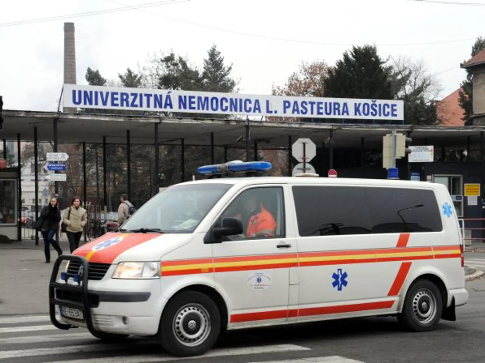 Nemocnica funguje v mimoriadnom režime. Platní množstvo nariadení a opatrení.