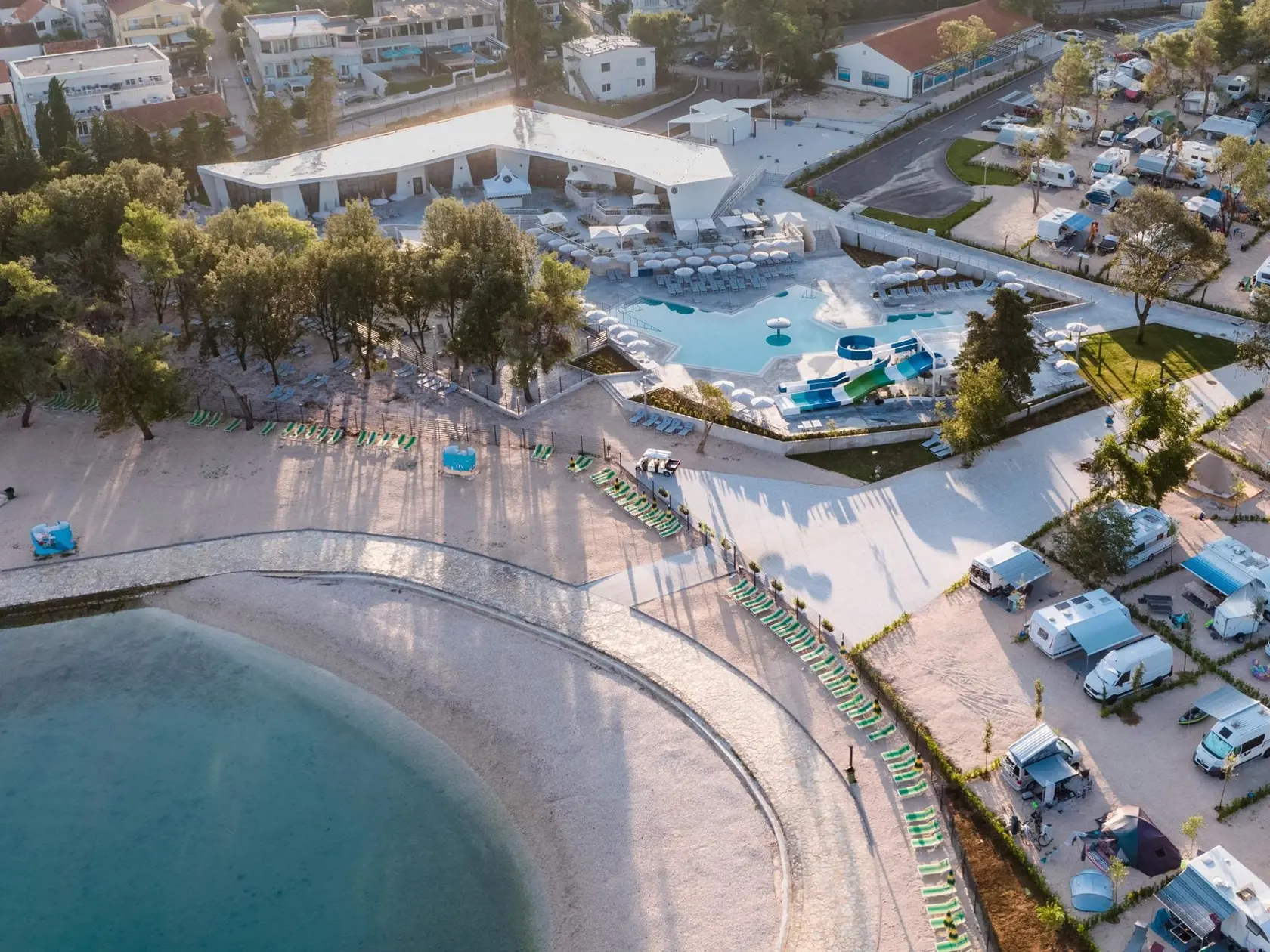 Falkensteiner Premium Camping Zadar ponúka luxusné ubytovanie a aktivity pre celé rodiny.