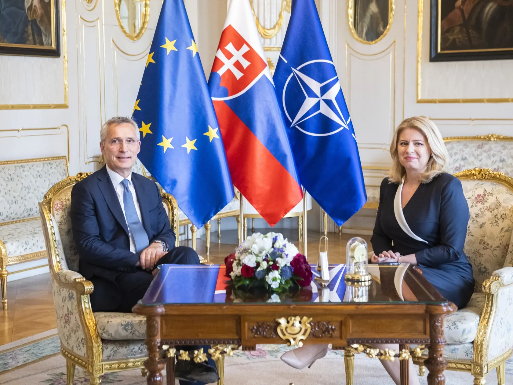 Na snímke prezidentka SR Zuzana Čaputová počas prijatia generálneho tajomníka Severoatlantickej aliancie Jensa Stoltenberga v Prezidentskom paláci v Bratislave 6. júna 2023.