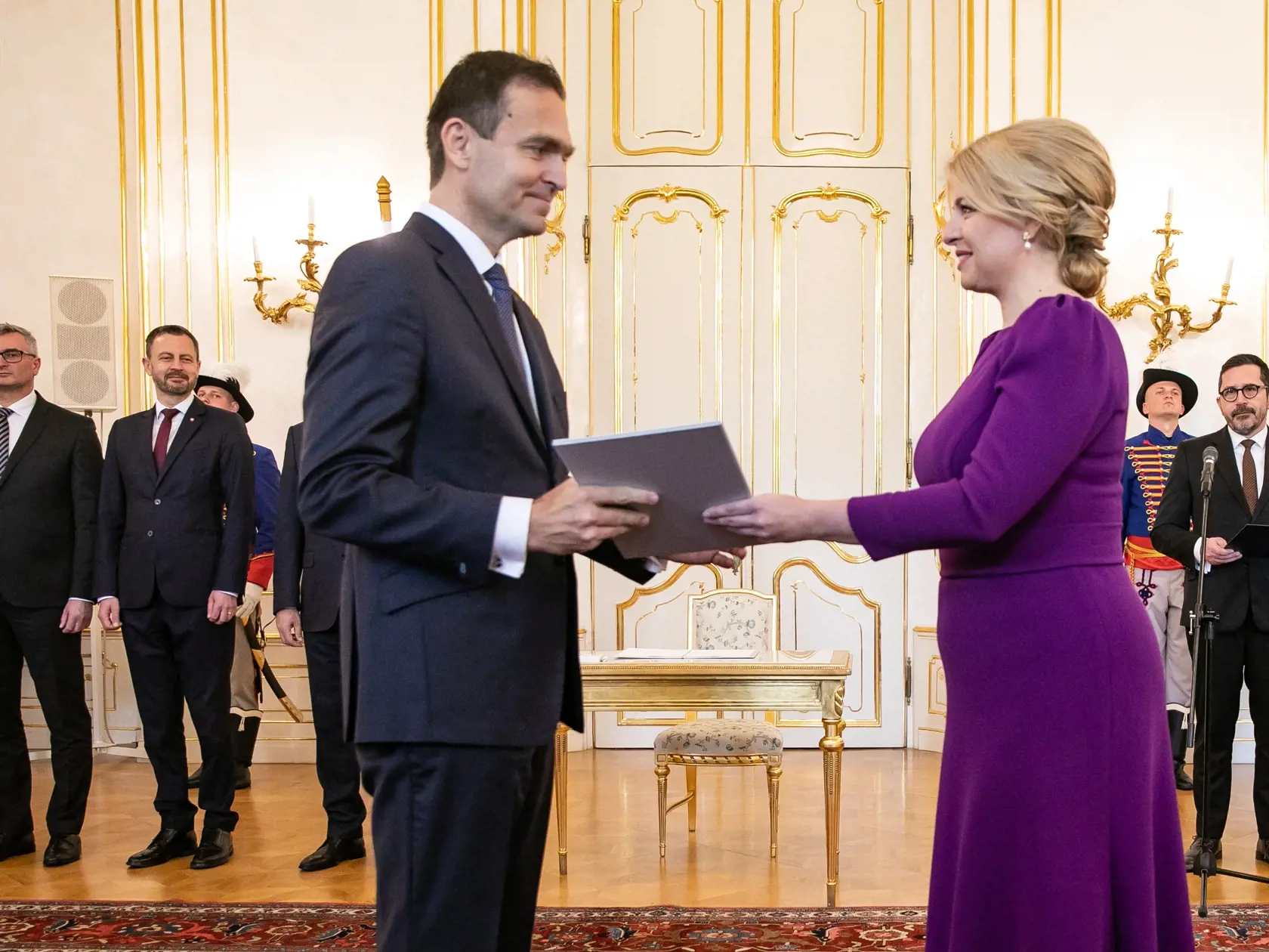 Prezidentka Zuzana Čaputová vymenovala novú vládu, ktorej premiérom je Ľudovít Ódor. Na snímke je Zuzana Čaputová a Ľudovít Ódor.