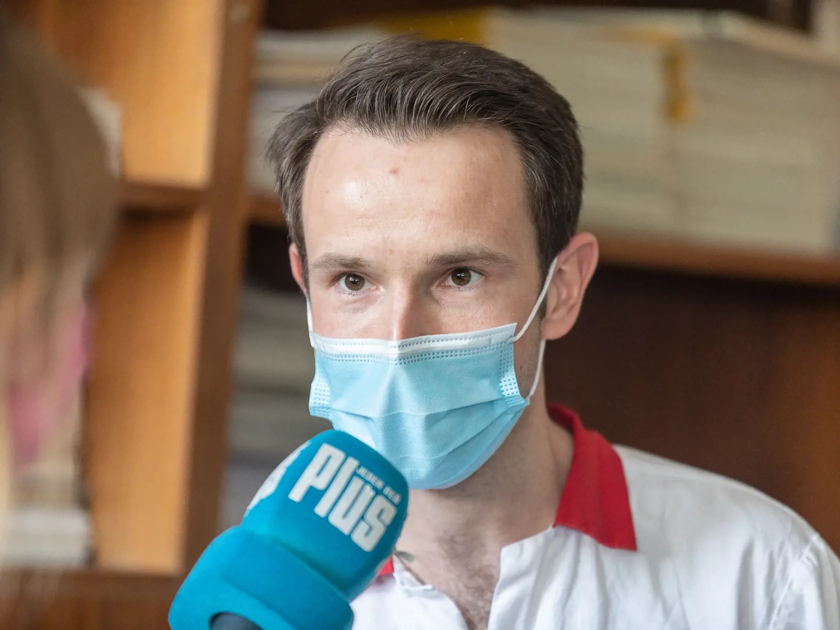 "Je neakceptovateľné, aby nejakí politici útočili na vedcov a odborníkov za to, že prezentujú svoj odborný názor, ktorý vychádza z vedeckých faktov. Tým pádom sa vytráca z diskusie akákoľvek kultúra a je pošliapaná odborná debata. Súčasne to môže neskôr viesť k tomu, že odborníci sa budú báť vyjadriť svoj názor, pretože sa budú báť toho, že keď sa to niekomu nebude páčiť, tak o nich začnú šíriť nepravdy a začnú ich osočovať," uviedol Sabaka.
