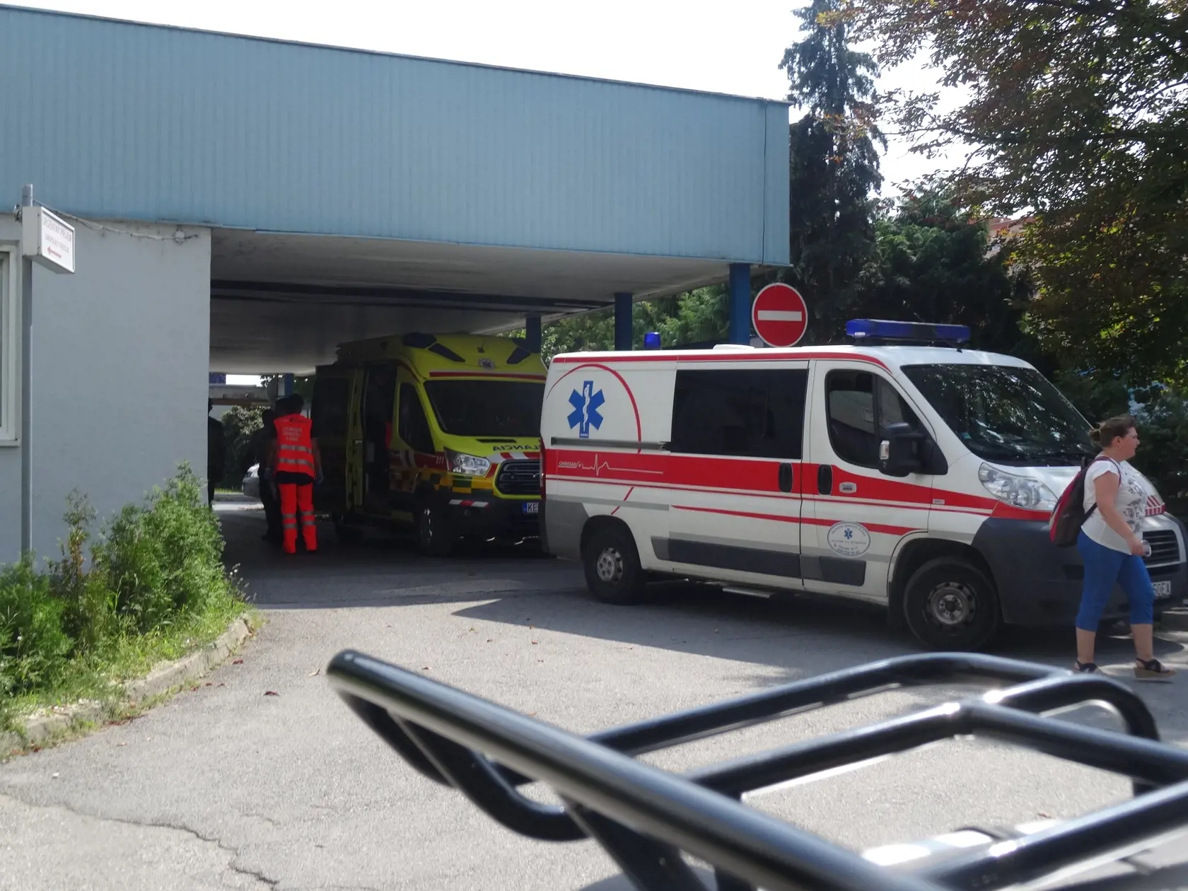 Na nebezpečnú chodbu majú prístup aj pacienti z urgentného príjmu.