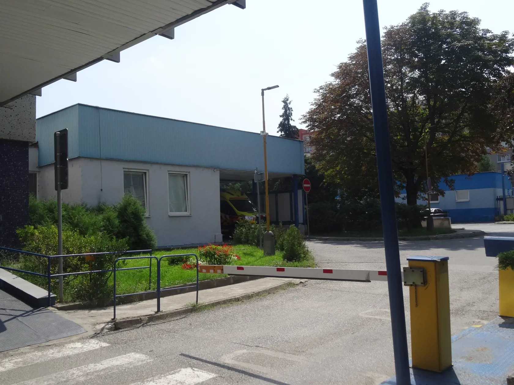 Na nebezpečnú chodbu majú prístup aj pacienti z urgentného príjmu.