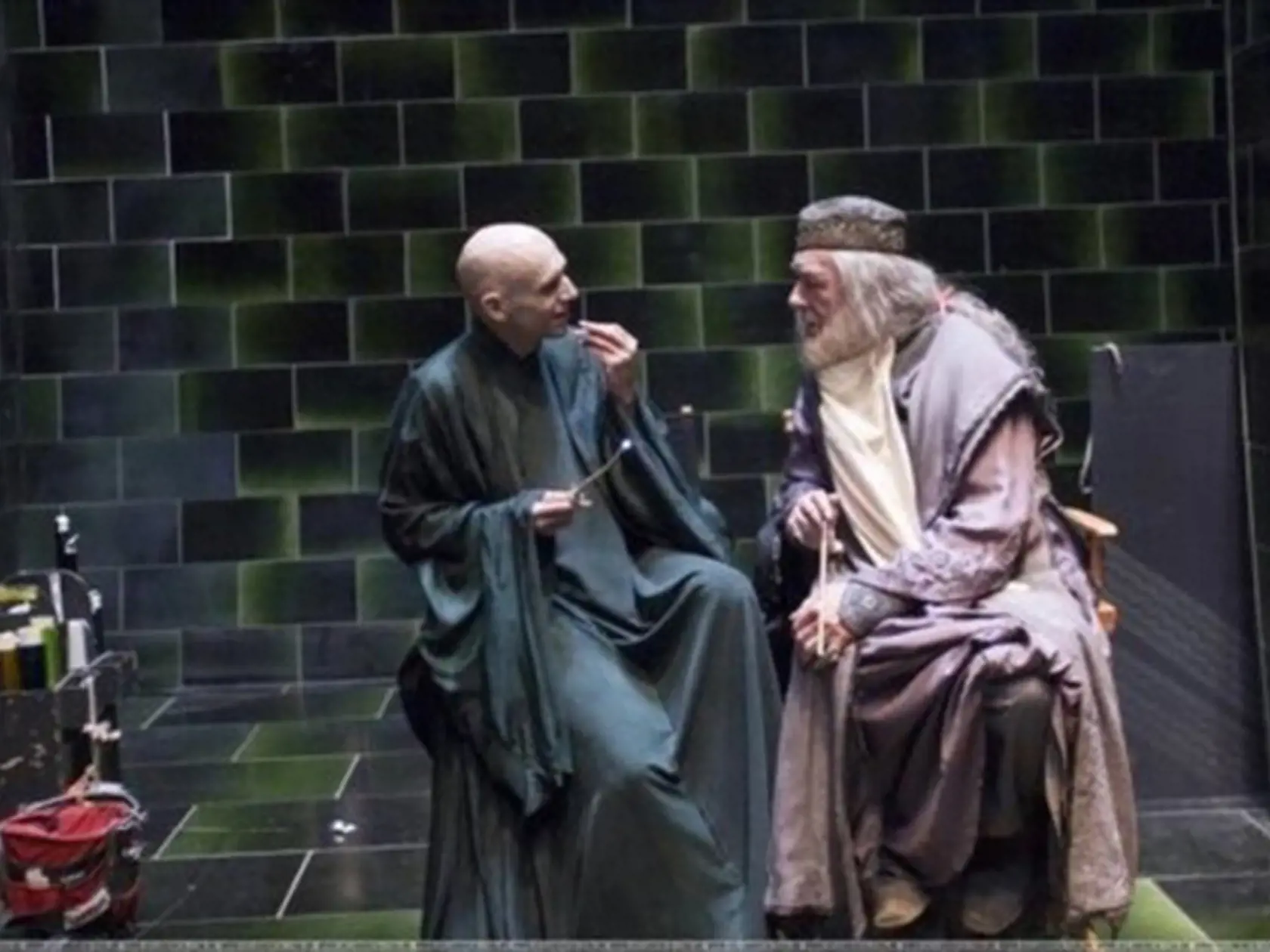 Dumbledore a Lord Voldemort - vo filme rivali, v skutočnosti kamaráti!
