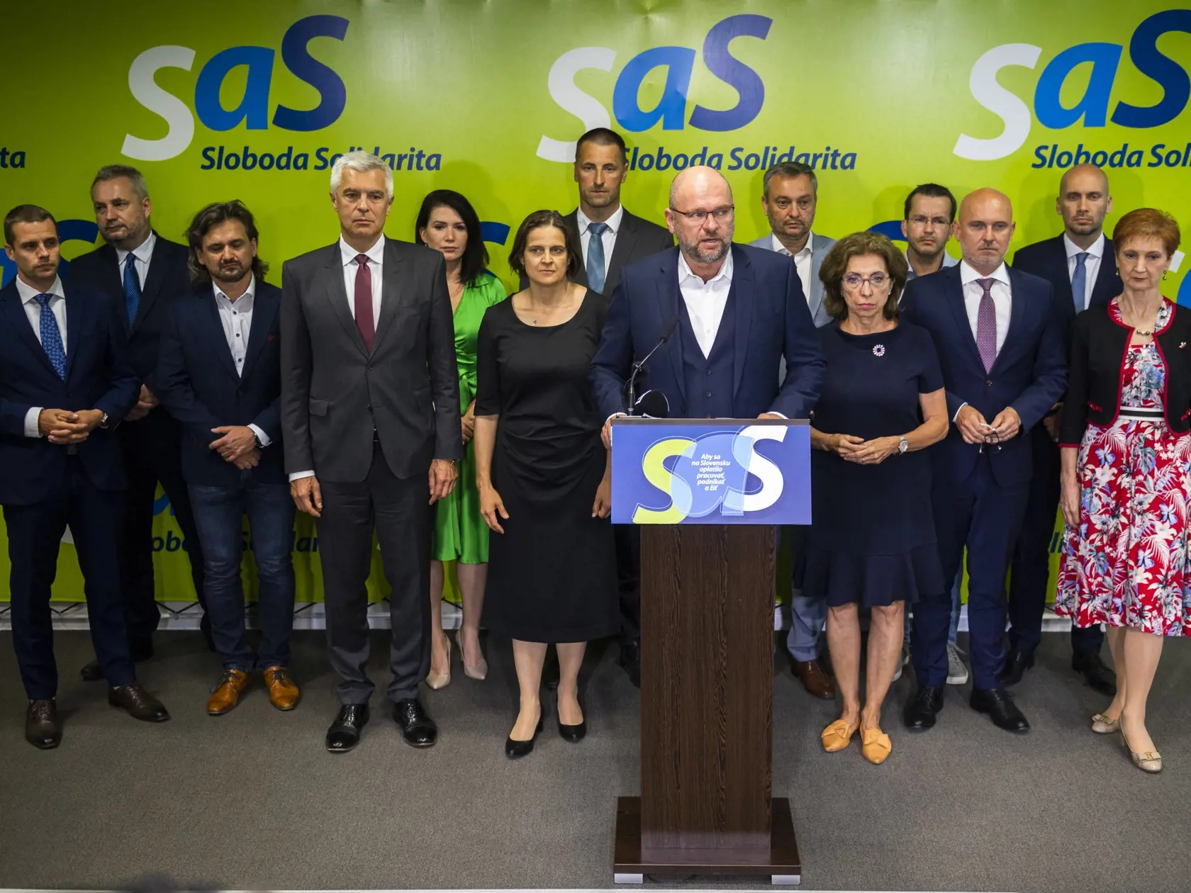 Na snímke tlačová konferencia strany Sloboda a Solidarita k stanovisku SaS po mimoriadnom zasadnutí republikovej rady a poslaneckého klubu v Bratislave 6. júla 2022. Strana SaS vypovedá koaličnú zmluvu. Od premiéra Eduarda Hegera (OĽANO) očakáva vypracovanie novej, ktorá bude reflektovať na aktuálne politické reálie a z ktorej vyplynie, že minister financií Igor Matovič (OĽANO) nebude členom vlády. Ak k tomu nedôjde do konca augusta, ministri SaS podajú demisiu. FOTO TASR - Jaroslav Novák