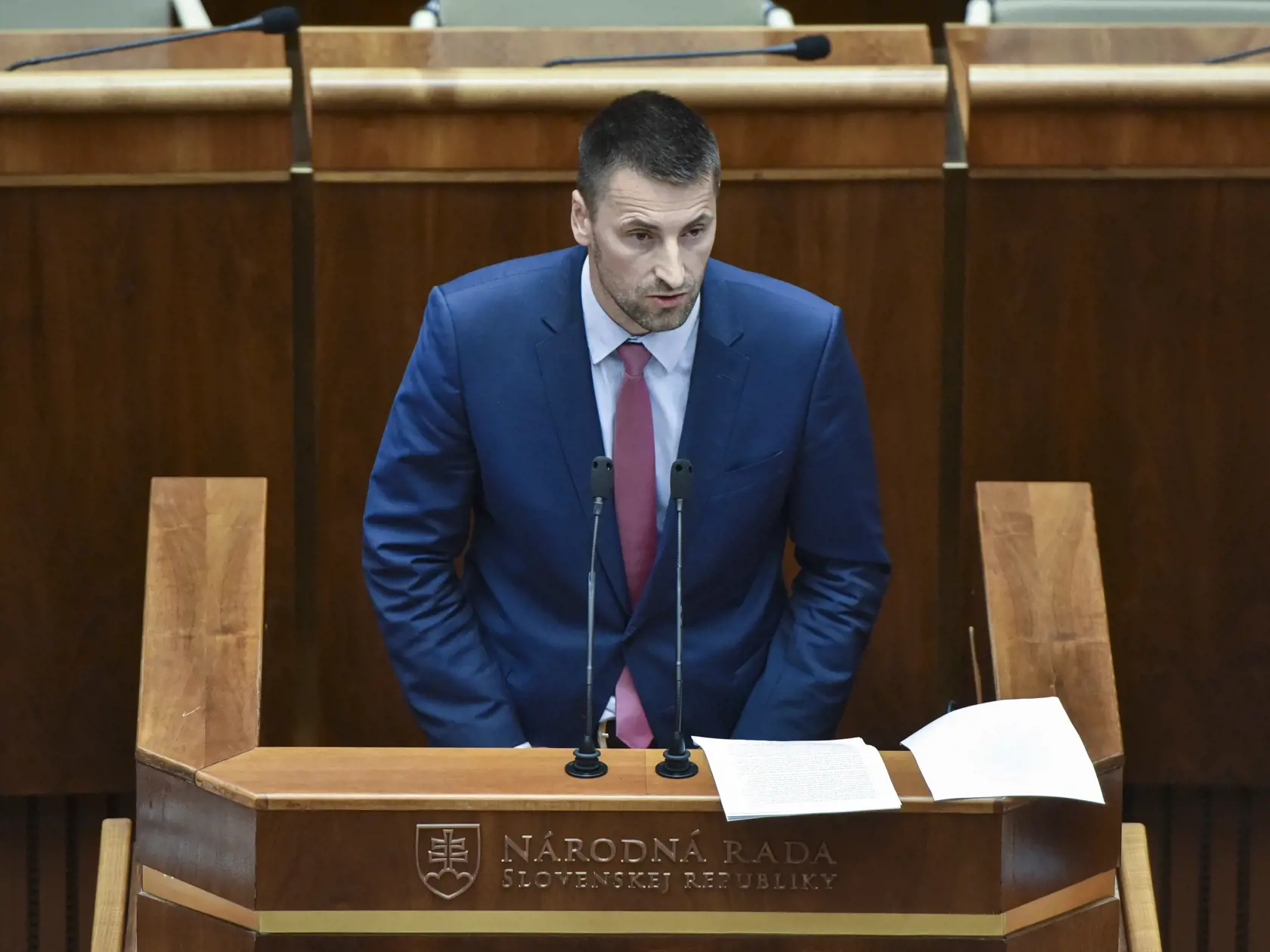 Podľa Mariána Viskupiča sú už niektoré opatrenia týkajúce sa zatvárania prevádzok zbytočné.