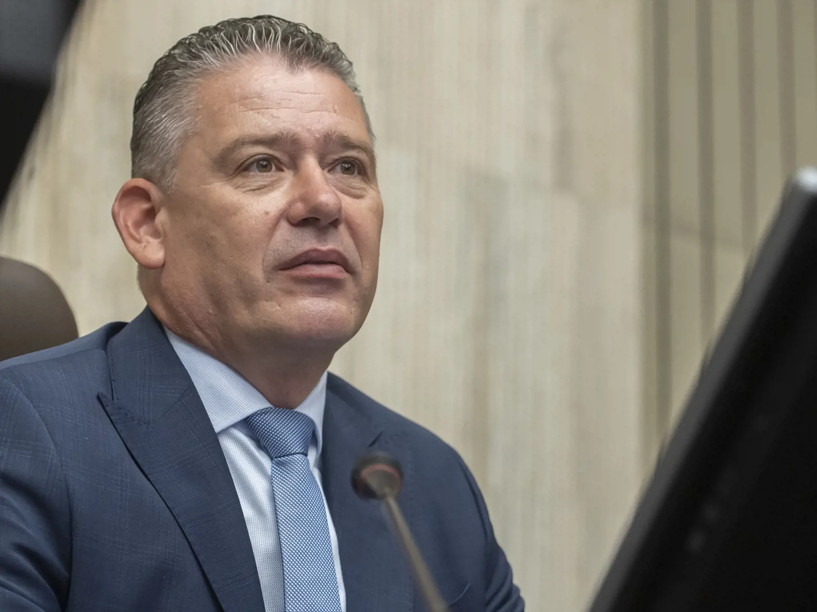 Minister vnútra Roman Mikulec na pohreb neprišiel.