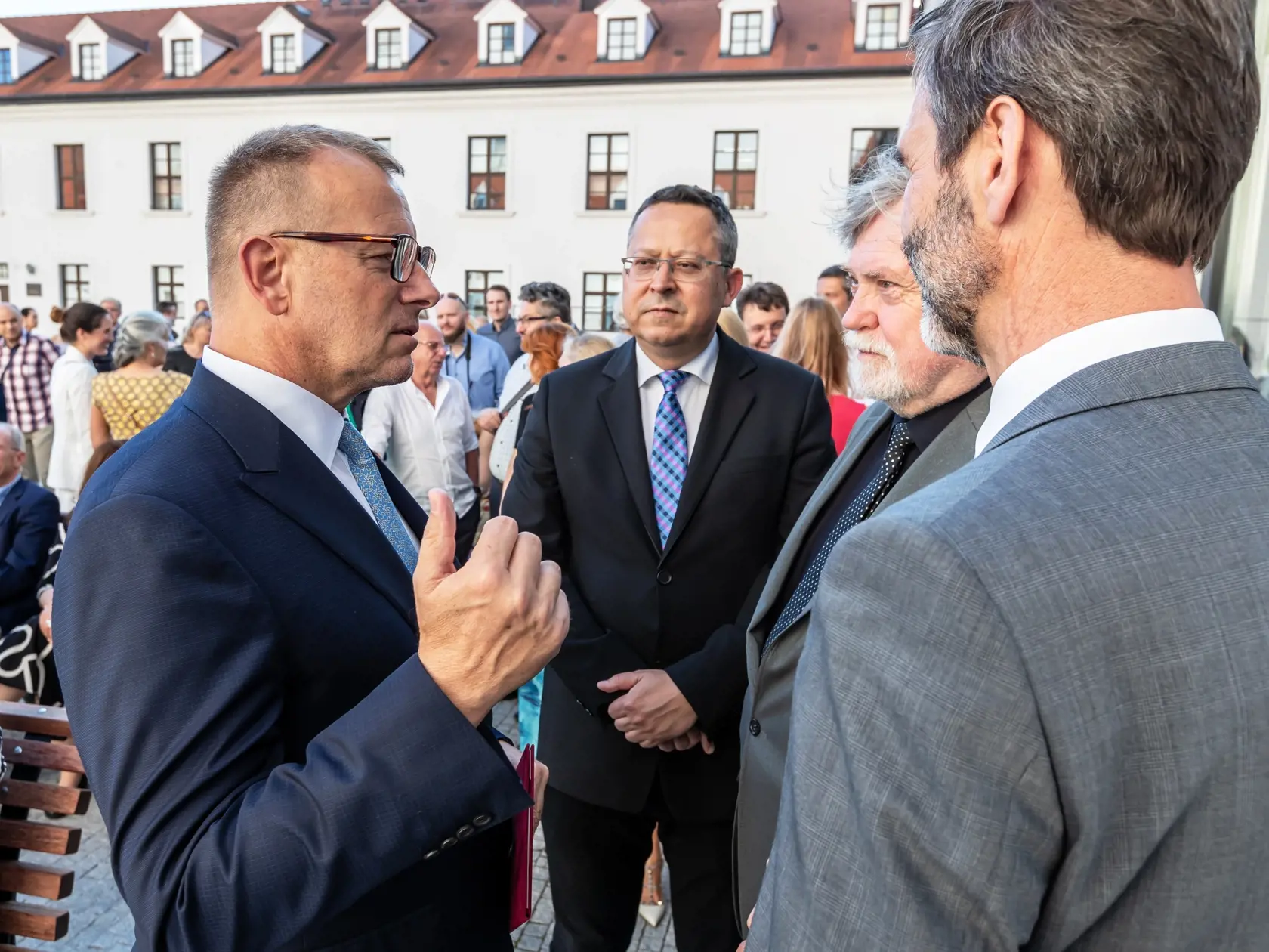 V DRUŽNOM ROZHOVORE. Predseda parlamentu Boris Kollár si výborne rozumel s politikmi Smeru.