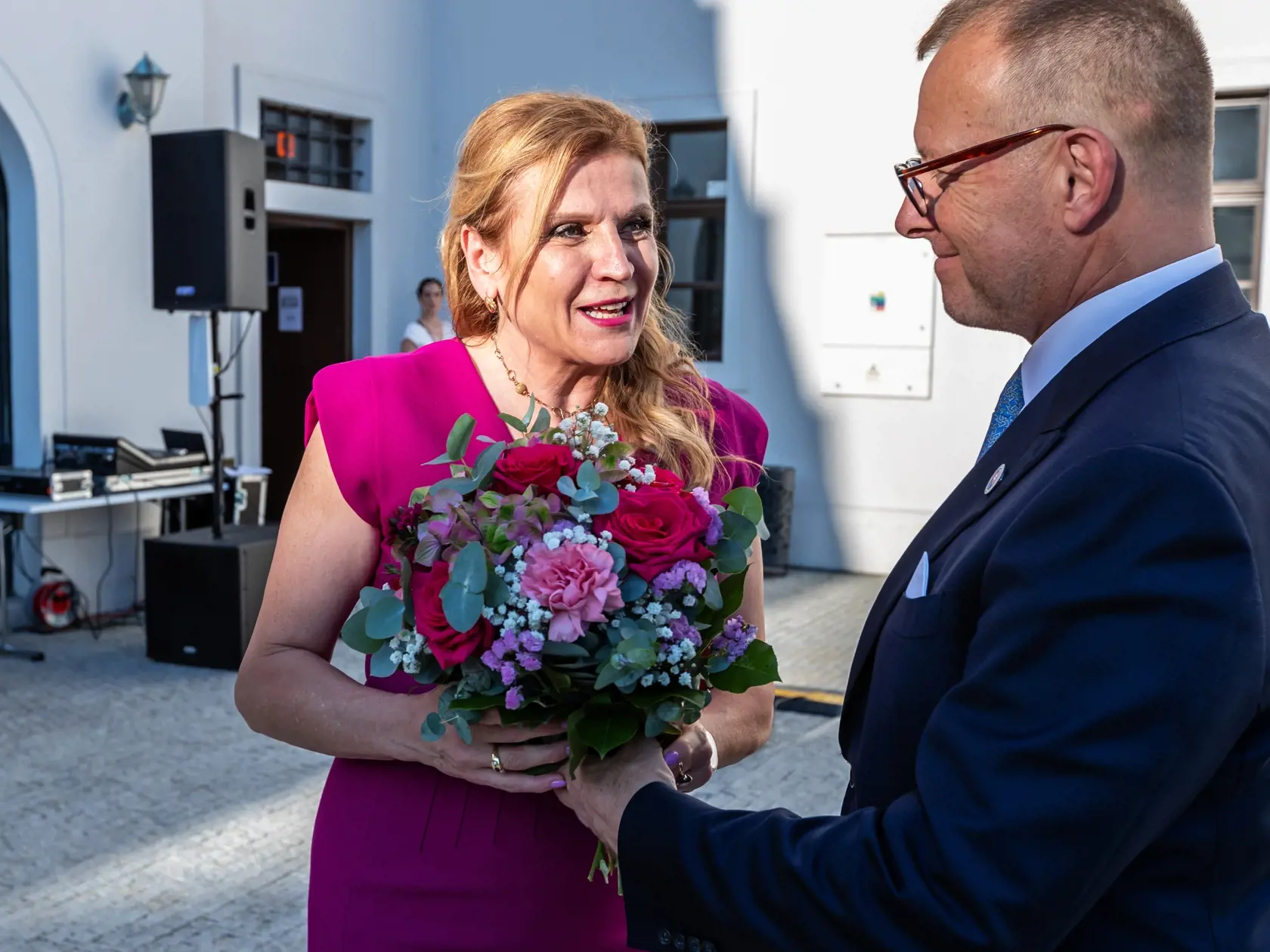 Na slávnostnom otvorení výstavy vystúpil s príhovorom aj predseda Národnej rady Boris Kollár (57). Pre spoluorganizátorku výstavy Janu Vaľovú priniesol aj kytičku.