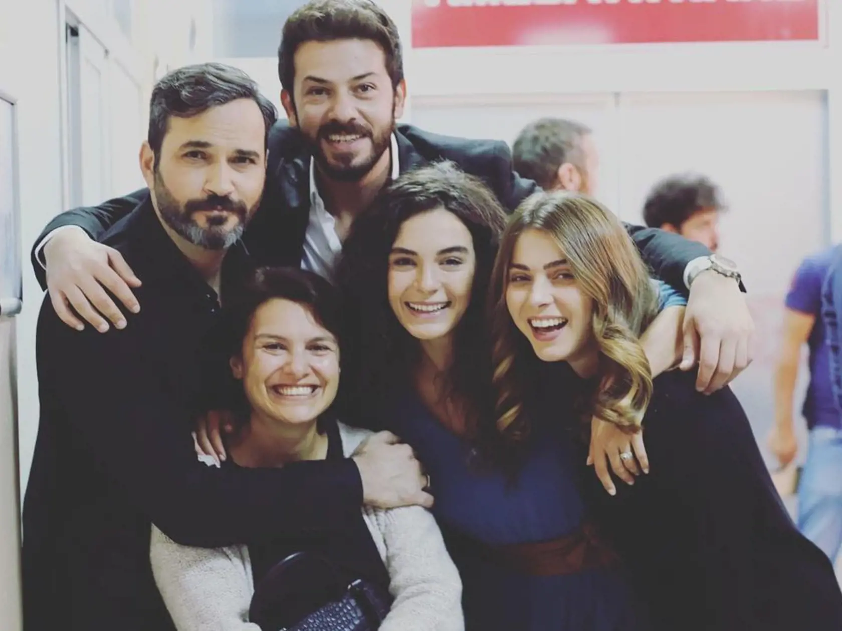 So svojou filmovou rodinou.