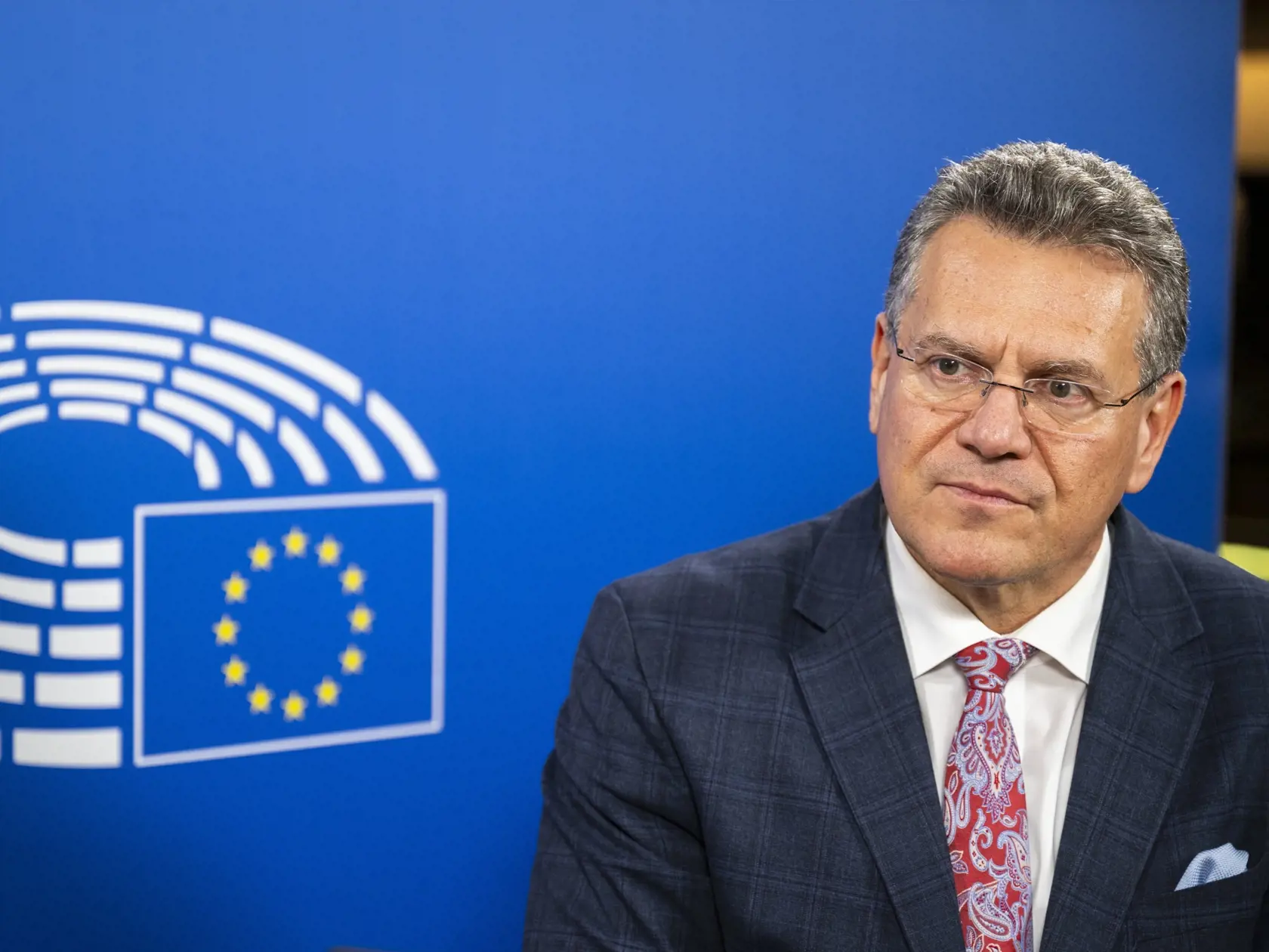 ČO ODKÁZAL ŠEFČOVIČ USA? Ak administratíva USA prijme "predĺženú ruku" Európanov a bude s nimi ochotná spolupracovať na dosiahnutí dohody, ktorá by zabránila obchodnej vojne. "Pod vedením predsedníčky Európskej komisie som pripravený rokovať. Sme pripravení to zrealizovať," odkázal Šefčovič.