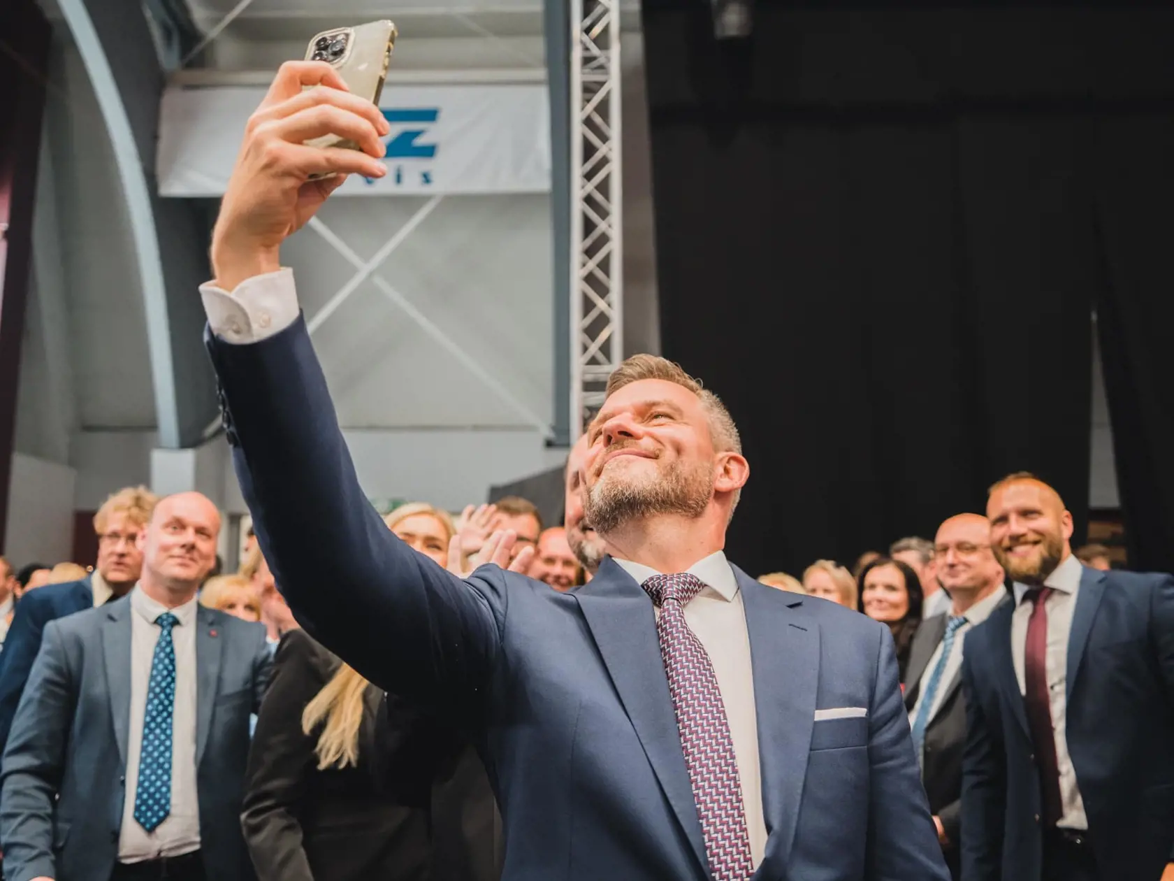 Predseda strany Hlas-SD Peter Pellegrini (47) vo svojom príhovore na sobotňajšom snemu strany v Púchove prekvapil výrokom, že jeho rozhodnutie odísť zo Smeru-SD a založiť Hlas-SD bolo to "najlepšie politické rozhodnutie" v živote.