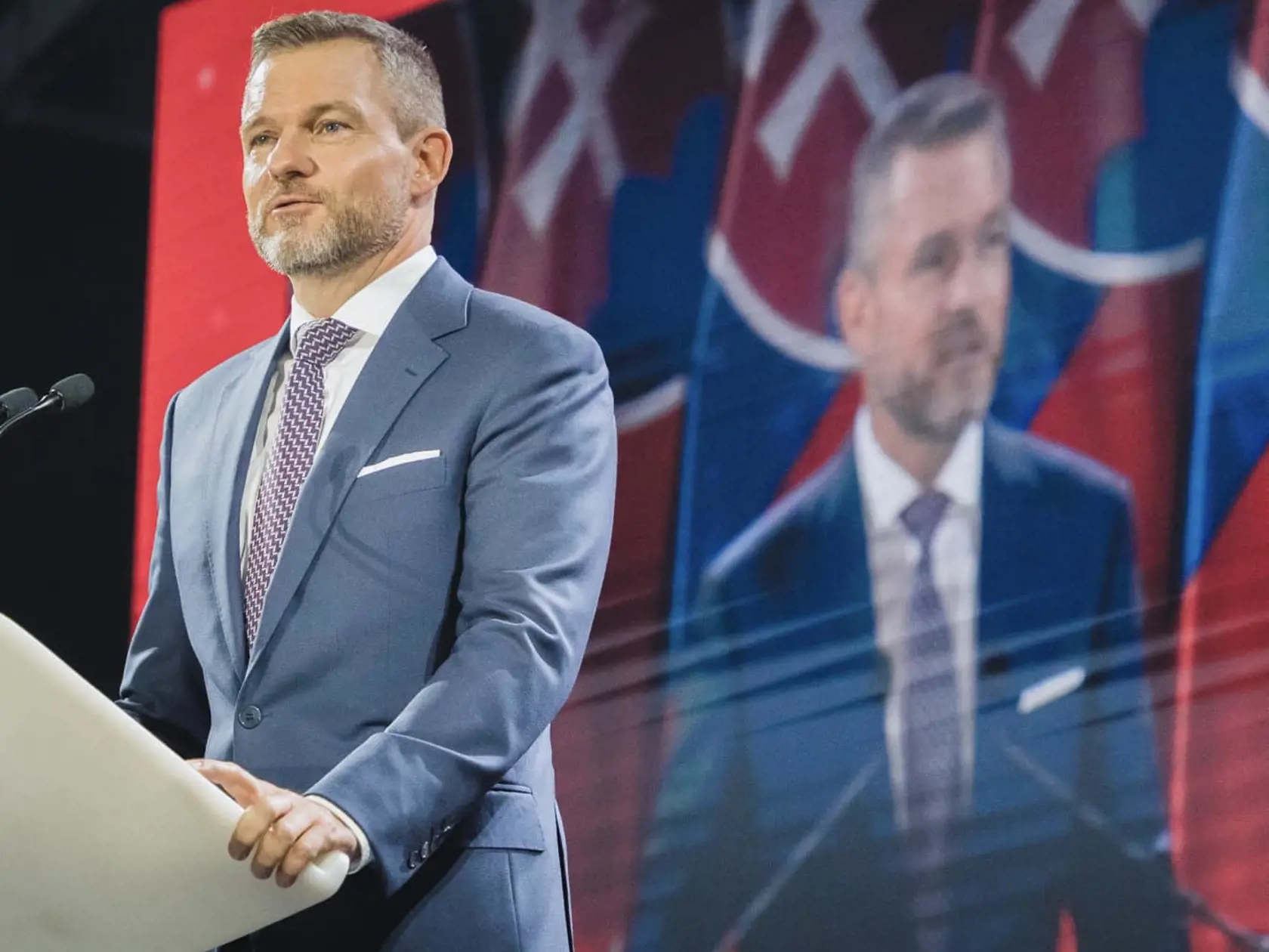 "Uplynulo dva a pol roka odvtedy, čo sa zrodila strana menom HLAS - sociálna demokracia. Nikdy nezabudnem na tú energiu, ktorú do nás ľudia vliali hneď na začiatku našej cesty. A túto energiu, túto nádej sme im dnes, viac ako inokedy, povinní vrátiť!" hovorí Pellegrini.
