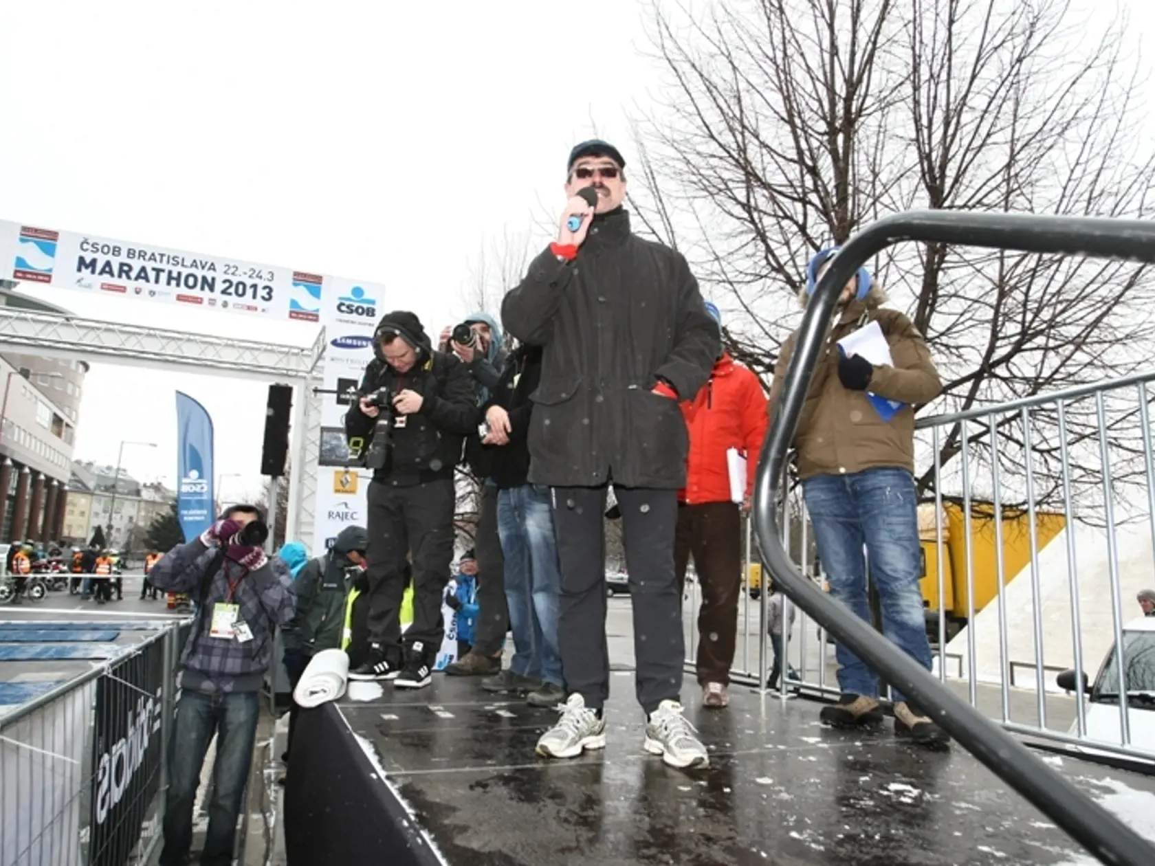 V mrazivom
počasí a v snehu sa v nedeľu
bežal Bratislavský maratón.
Padlo hneď niekoľko rekordov