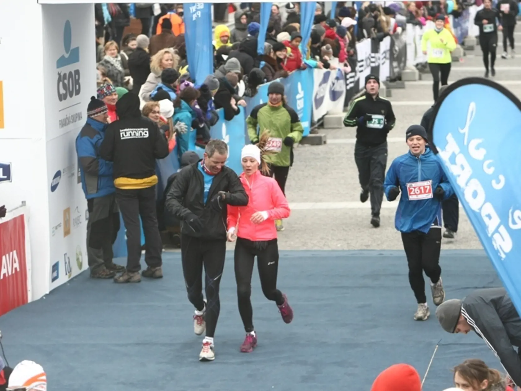 V mrazivom
počasí a v snehu sa v nedeľu
bežal Bratislavský maratón.
Padlo hneď niekoľko rekordov