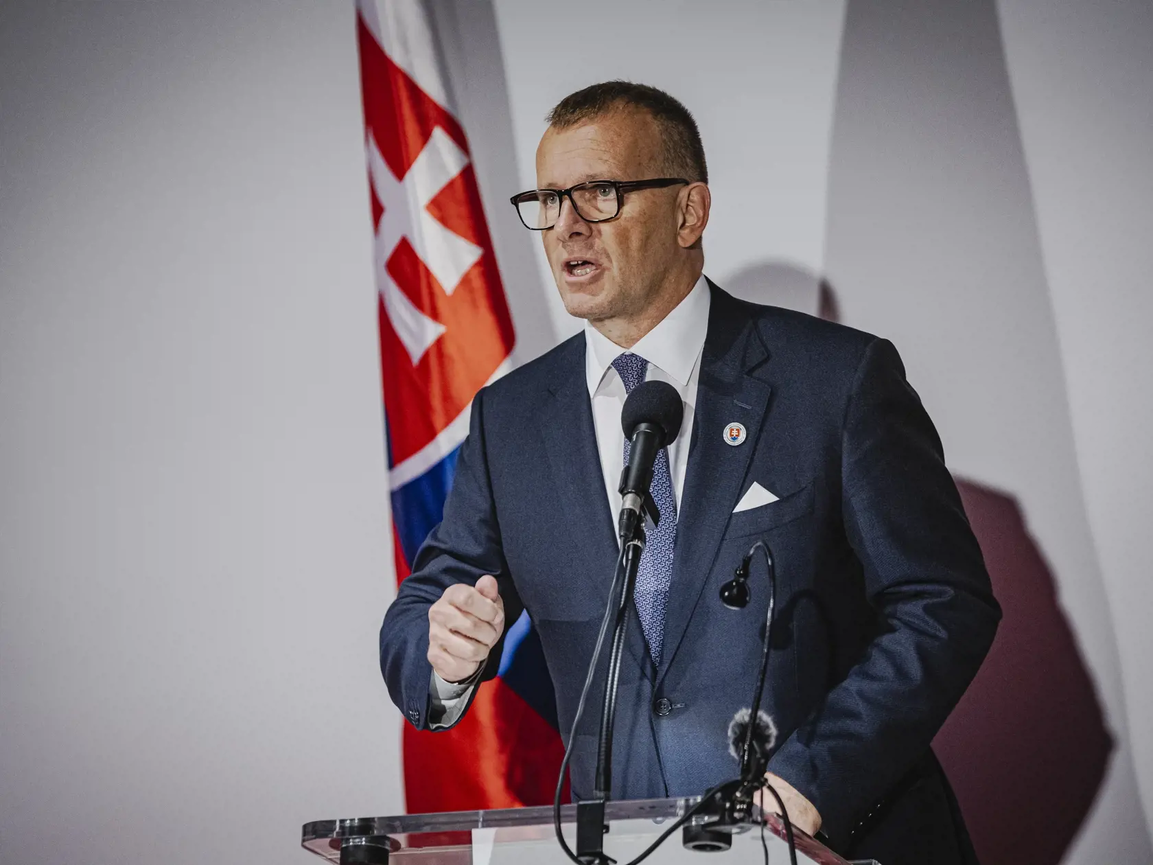 V bratislavskejI Incheba Expo aréne sa konal predvolebný snem hnutia SME RODINA. Na snímke predseda hnutia Boris Kollár počas úvodného príhovoru k delegátom.