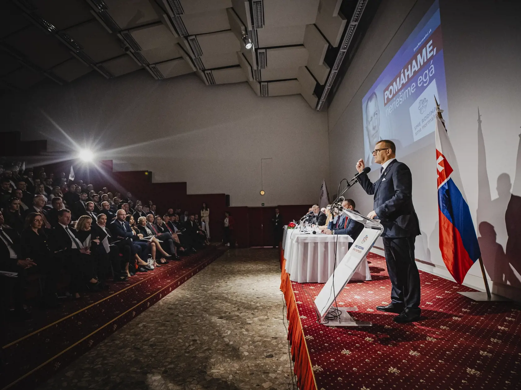 V bratislavskejI Incheba Expo aréne sa konal predvolebný snem hnutia SME RODINA. Na snímke predseda hnutia Boris Kollár počas úvodného príhovoru k delegátom.