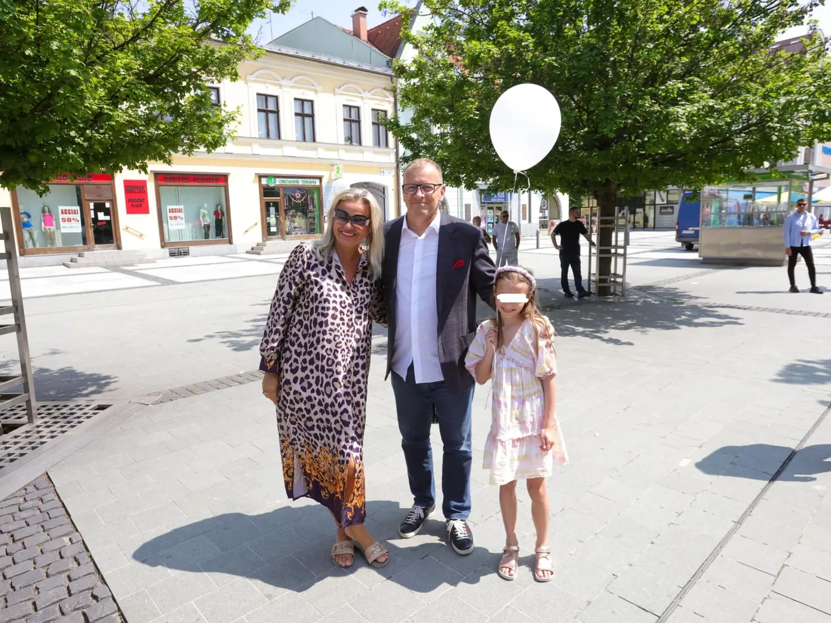 Boris Kollár ale určite viac ako Krajniaka potešil malú slečnu a jej mamu.