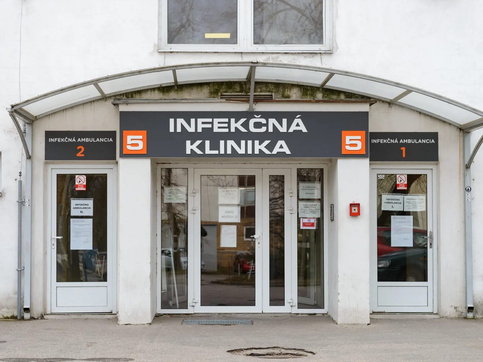 Núdzový stav sa týka všetkých zdravotníkov, či ide o záchranárov, operačné strediská, ambulancie či nemocnice.