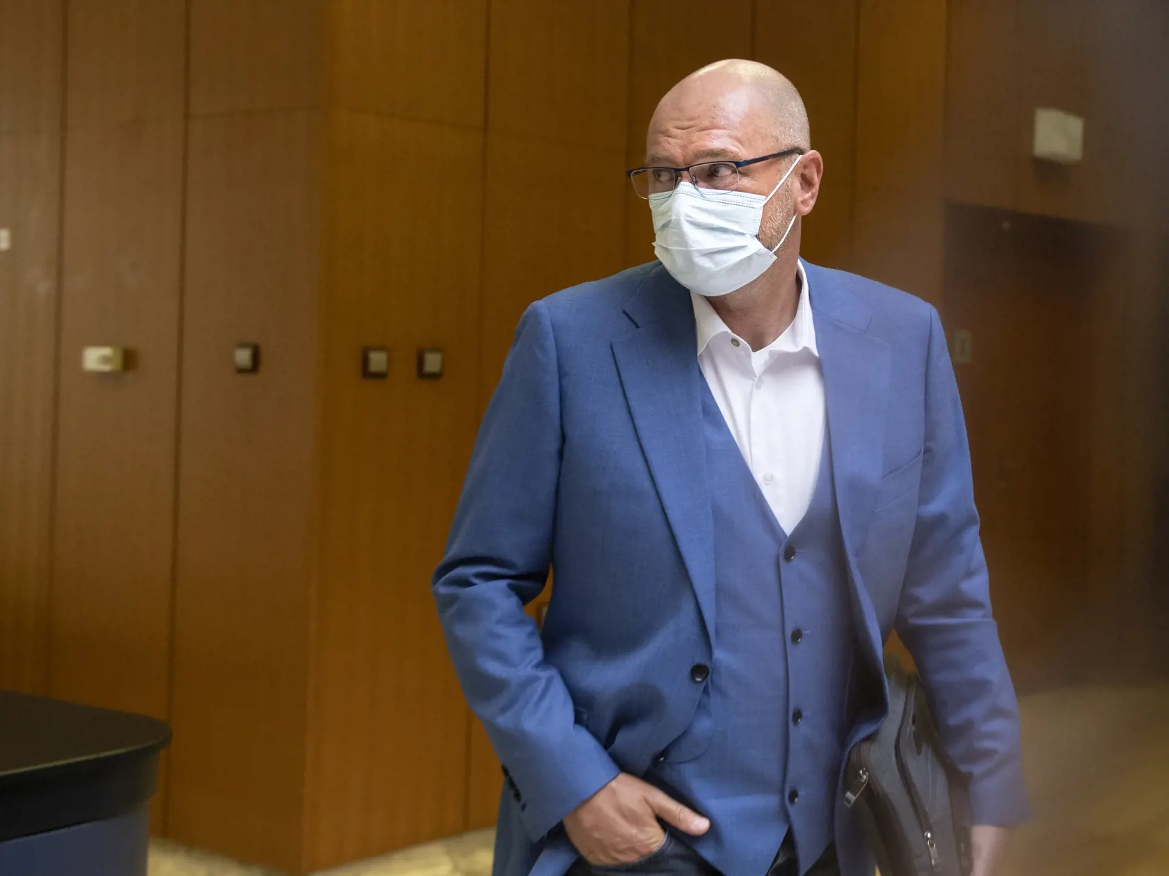 Na snímke prvý podpredseda vlády pre ekonomiku a minister hospodárstva Richard Sulík (SaS) prichádza na 33. rokovanie vlády SR 29. septembra 2021 v Bratislave. FOTO TASR - Pavel Neubauer