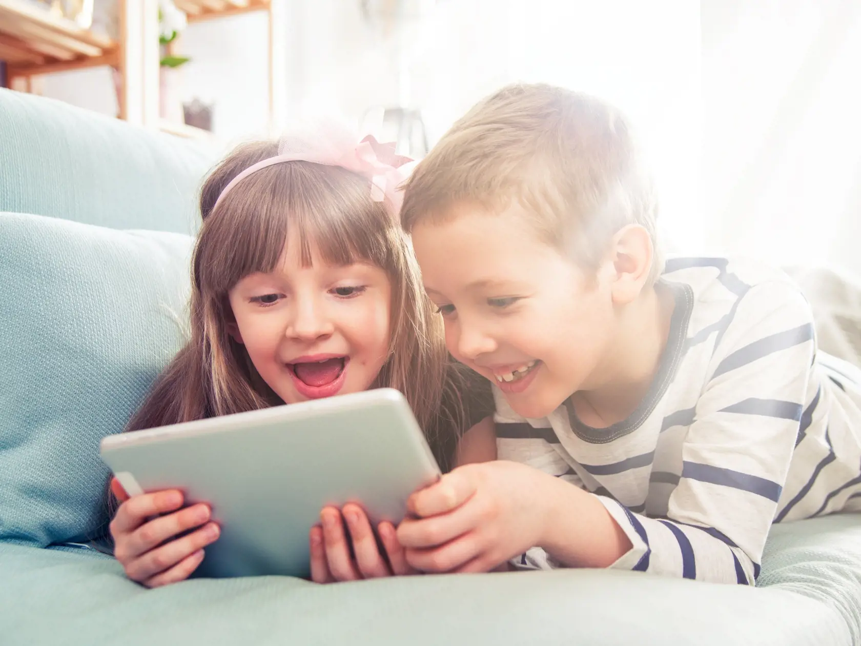 „Aj na počítači, tablete či mobilnom telefóne sa dá čas tráviť zmysluplne. Veríme, že v aktuálnej situácii, kedy dochádza k plošnému prerušeniu vyučovania na celom Slovensku, je online vzdelávanie cestou k tomu, aby si žiaci mohli precvičiť učivo a nadobudnúť nové vedomosti v pohodlí domova,“ hovorí Ján Trubač, predseda predstavenstva spoločnosti AGEMSOFT.