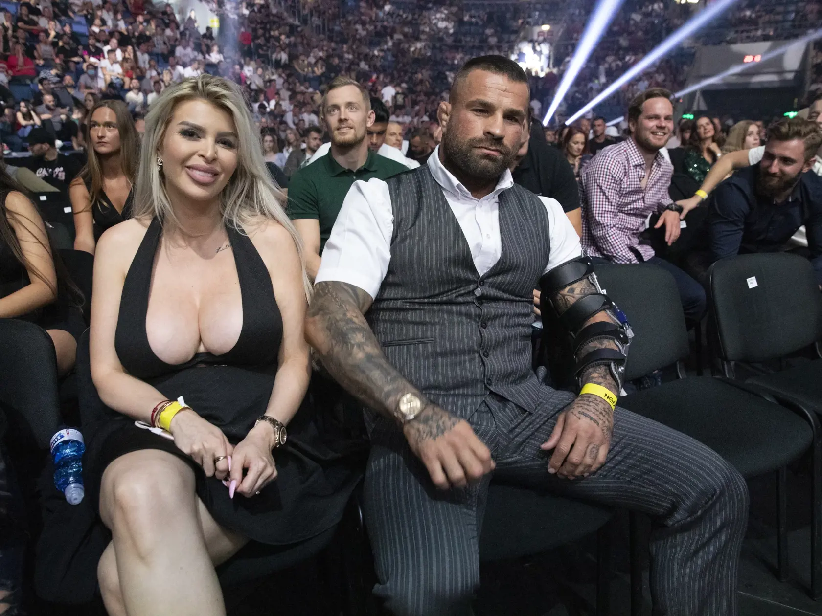 Na snímke je s český bojovník Karlos Vémola a jeho snúbenica slovenská playmate Lela Ceterová (vľavo) a snúbenica bojovníka Gábora Borarosa Monika Jakliová (vpravo).  Oktagon 27 MMA, najväčšia česko-slovenská organizácia turnajov bojových športov. Akcia sa uskutočnila na štadióne Ondreja nepelu v Bratislave.