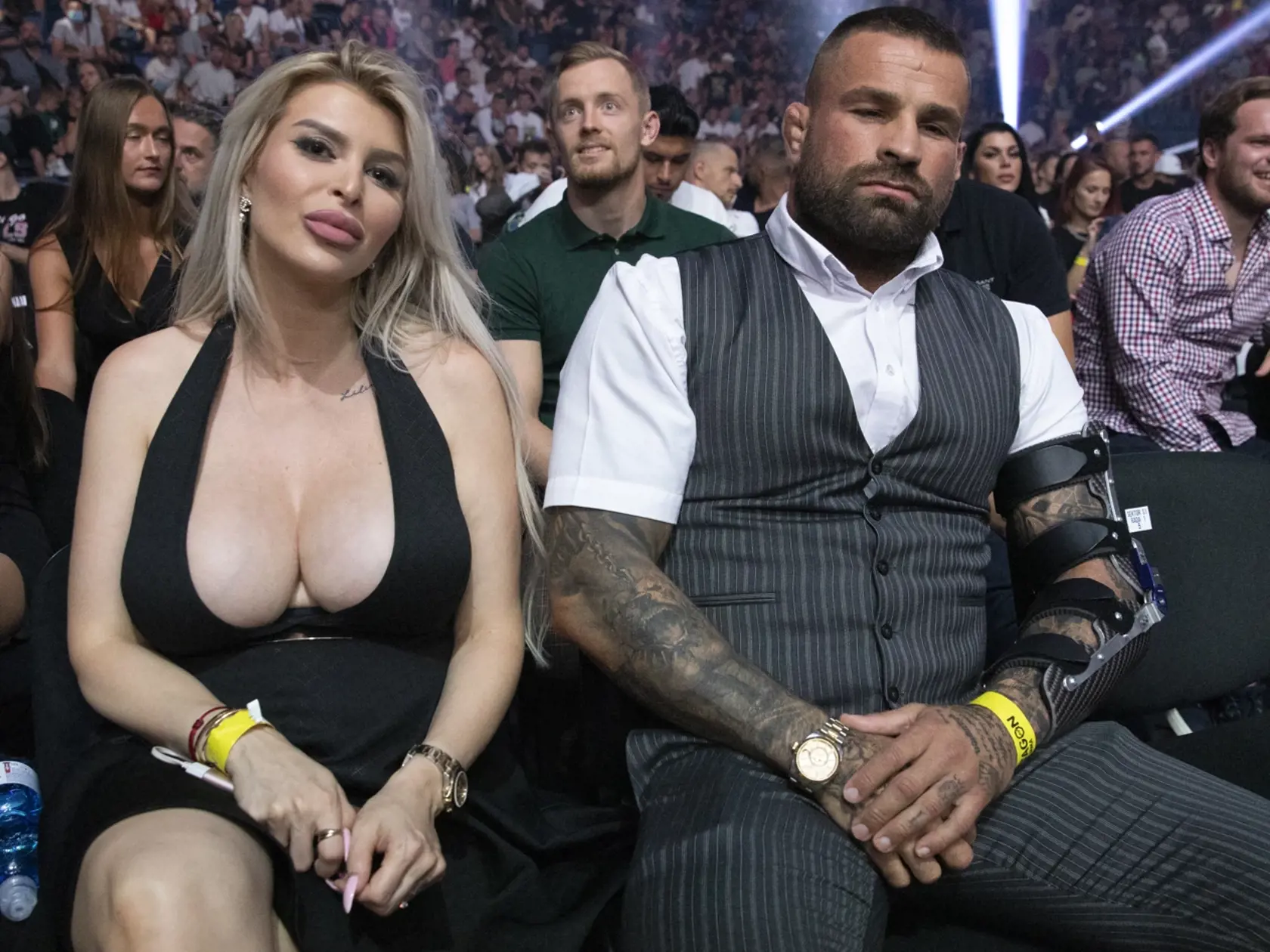 Na snímke je s český bojovník Karlos Vémola a jeho snúbenica slovenská playmate Lela Ceterová (vľavo) a snúbenica bojovníka Gábora Borarosa Monika Jakliová (vpravo).  Oktagon 27 MMA, najväčšia česko-slovenská organizácia turnajov bojových športov. Akcia sa uskutočnila na štadióne Ondreja nepelu v Bratislave.