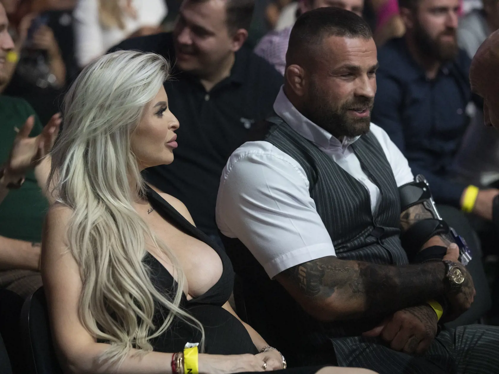 Na snímke je s český bojovník Karlos Vémola a jeho snúbenica slovenská playmate Lela Ceterová (vľavo) a snúbenica bojovníka Gábora Borarosa Monika Jakliová (vpravo).  Oktagon 27 MMA, najväčšia česko-slovenská organizácia turnajov bojových športov. Akcia sa uskutočnila na štadióne Ondreja nepelu v Bratislave.