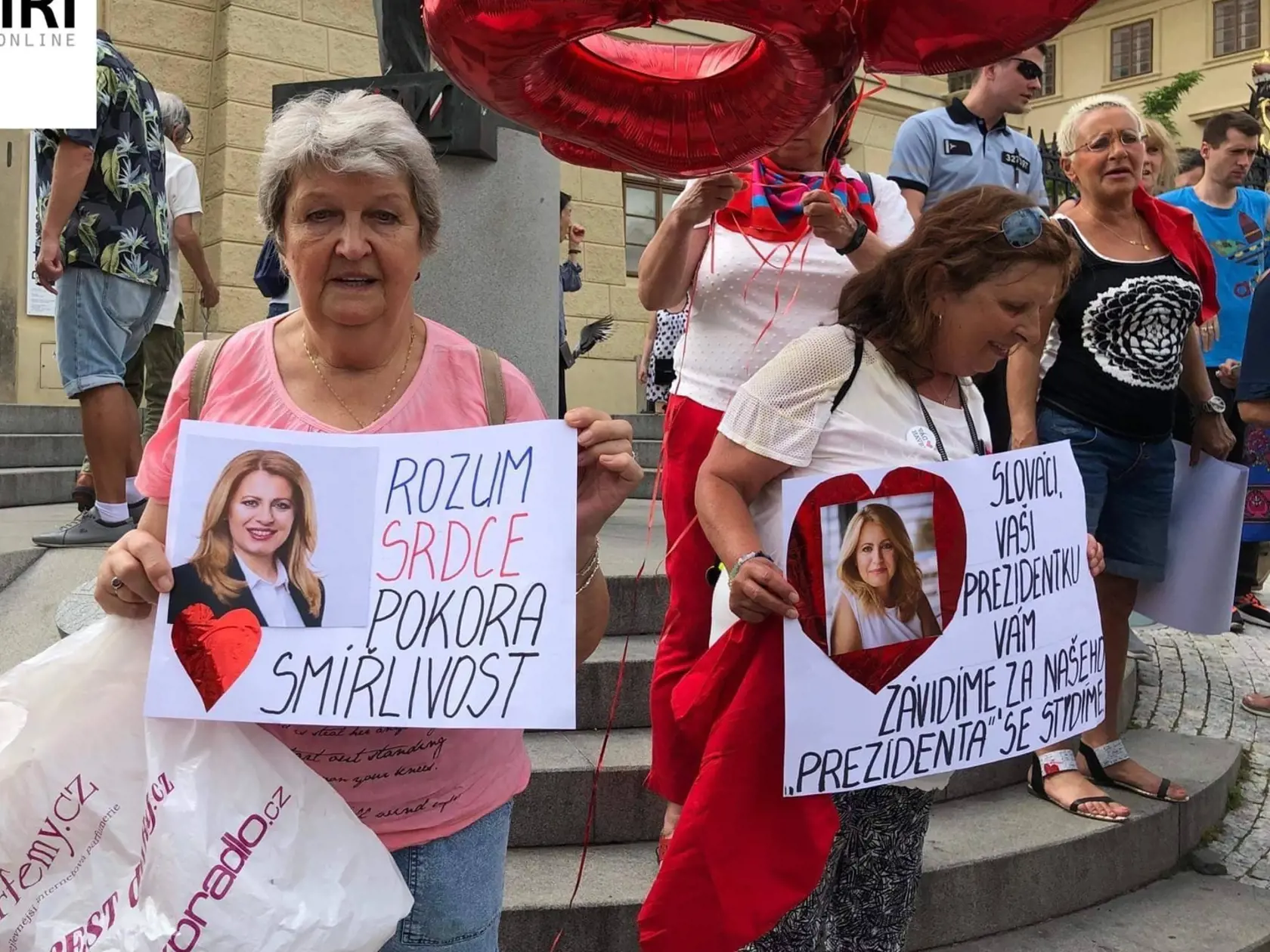 Prezidentku Zuzanu Čaputovú aj v Česku privítal dav jej prívržencov a fanúšikov.